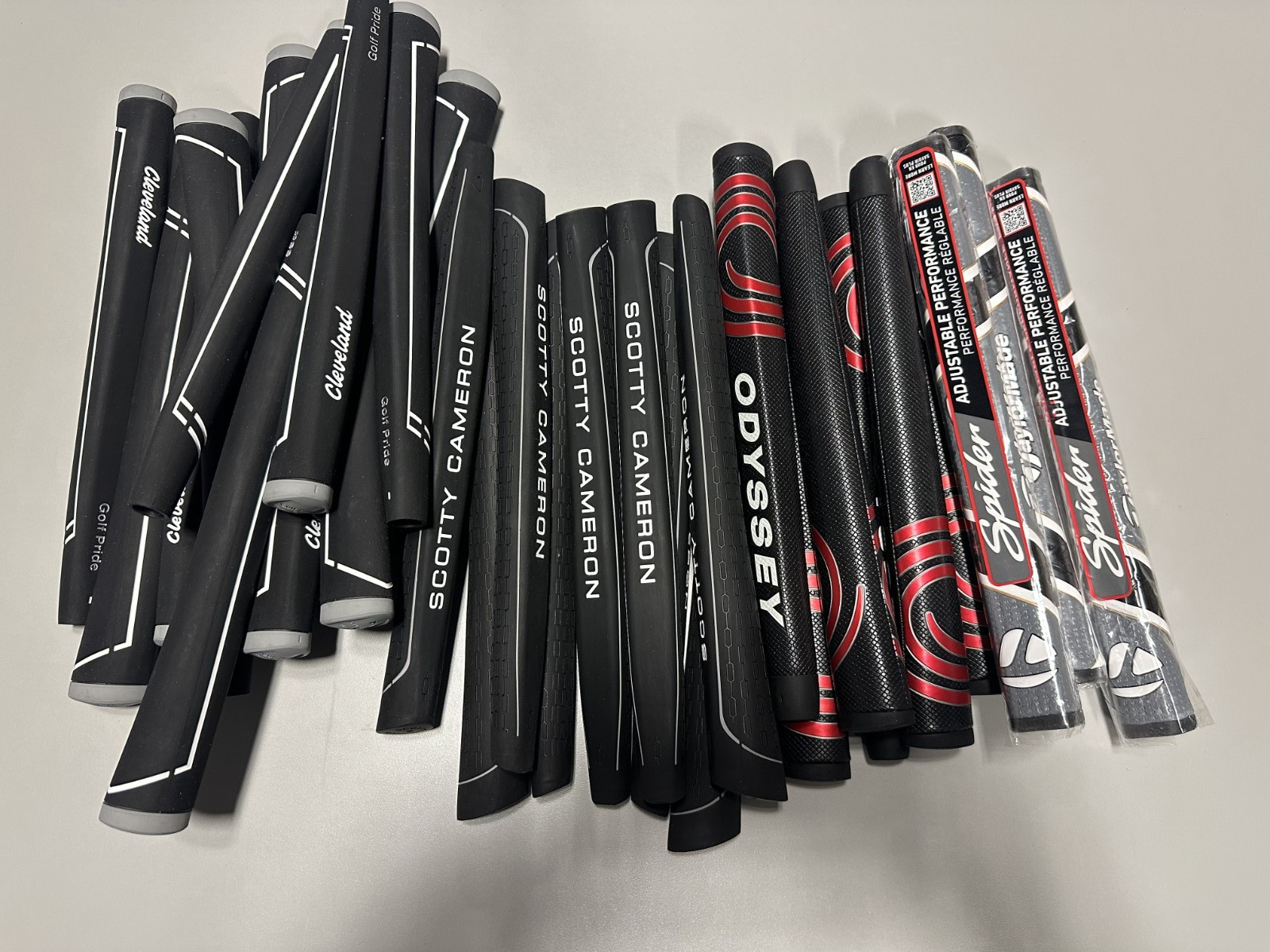Lot of 30 Putter Grips - Premium Tour Mix - Scotty Cameron/Cleveland/Odyssey NEW Lot of 30 Putter Grips - Premium Tour Mix - Scotty Cameron/Cleveland/Odyssey NEW