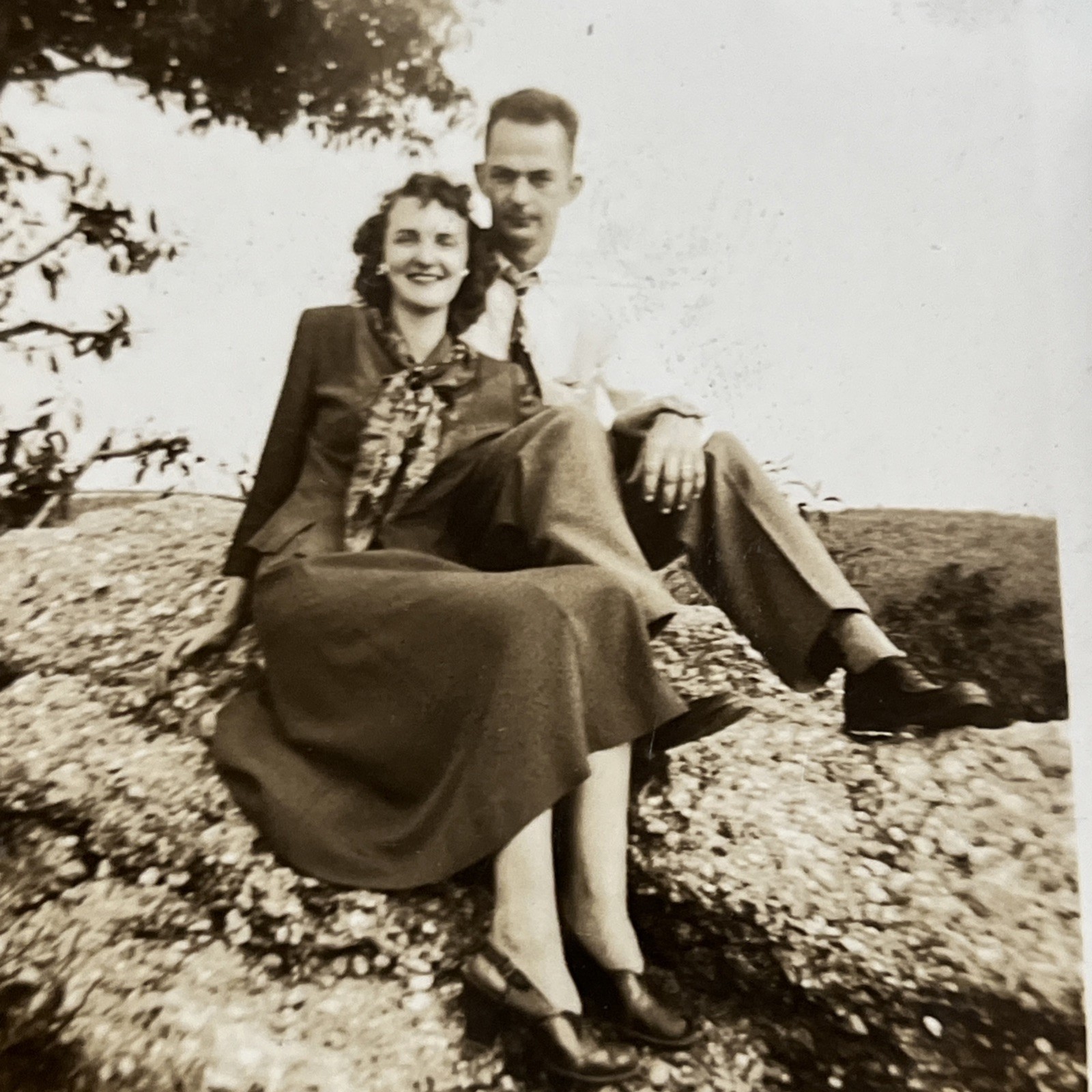 Vintage Snapshot Affectionate Happy Couple Sitting on Rock 1930-40s -- U3 Vintage Snapshot Affectionate Happy Couple Sitting on Rock 1930-40s -- U3