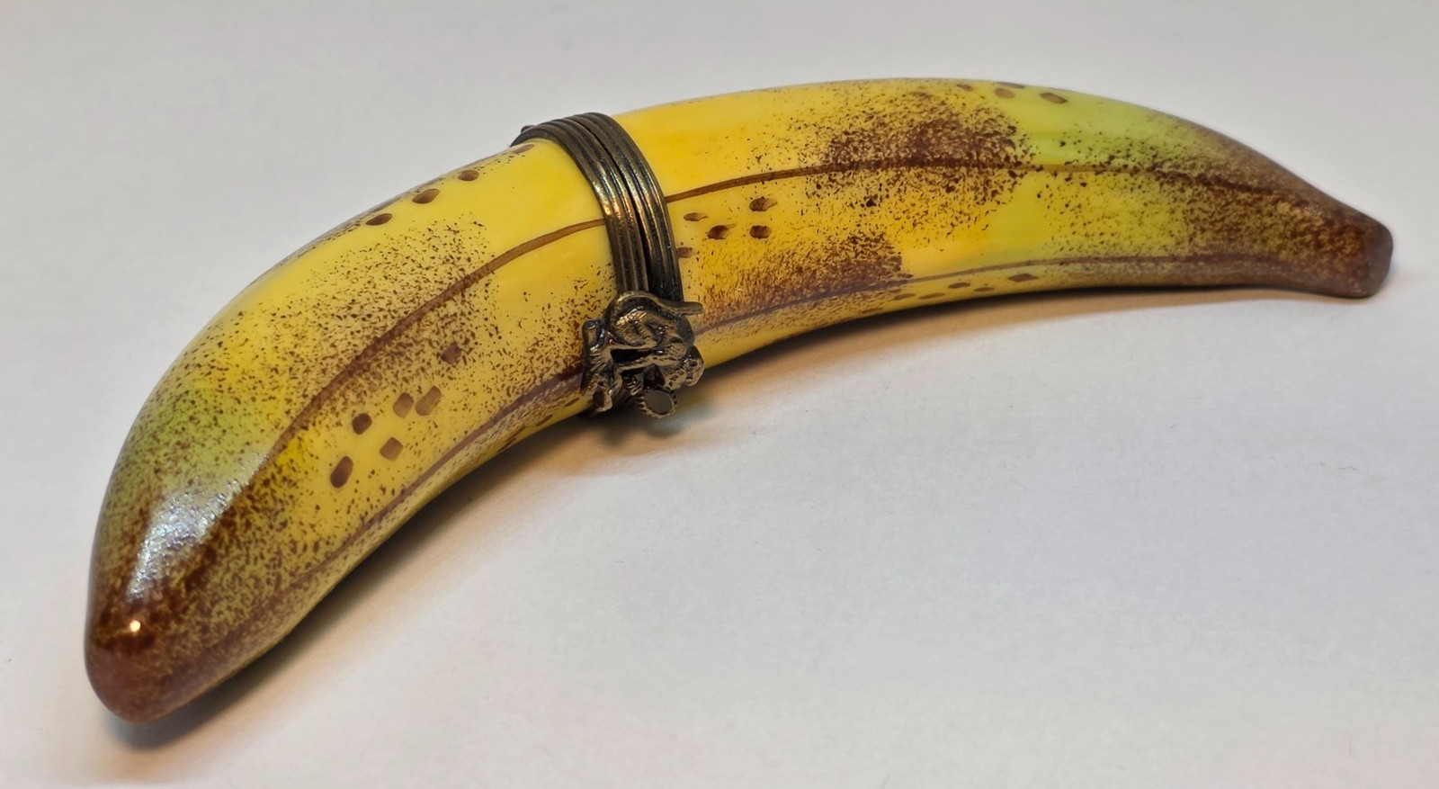 LIMOGES FRANCE BOX ~ GR ~ LARGE RIPE BANANA ~ MONKEY & MIRROR CLASP ~ FRUITS