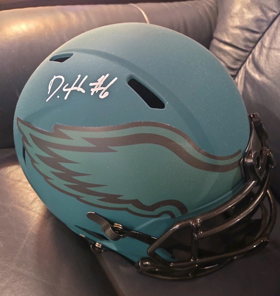 DeVonta Smith Autographed Fanatics Full-Size Helmet Speed Rave Vapor Variation🪖 DeVonta Smith Autographed Fanatics Full-Size Helmet Speed Rave Vapor Variation🪖