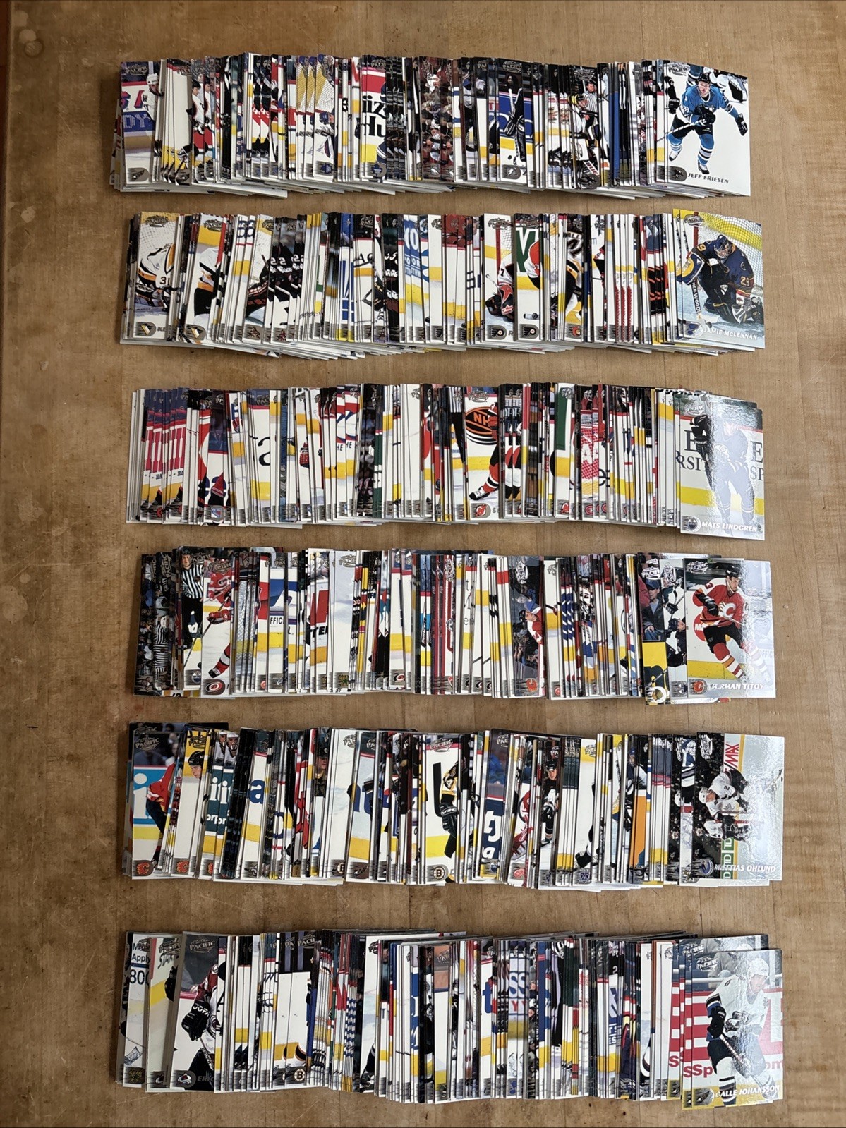 HUGE Lot Of (1133) 1998-99 Pacific Hockey Cards - Rookie & Vet, Set Builder