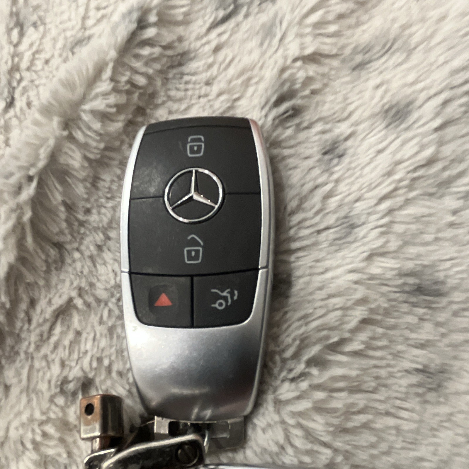 2025 Mercedes-Benz CLA 250 OEM Smart Key Fob Remote 4 Button Genuine Used 2025 Mercedes-Benz CLA 250 OEM Smart Key Fob Remote 4 Button Genuine Used
