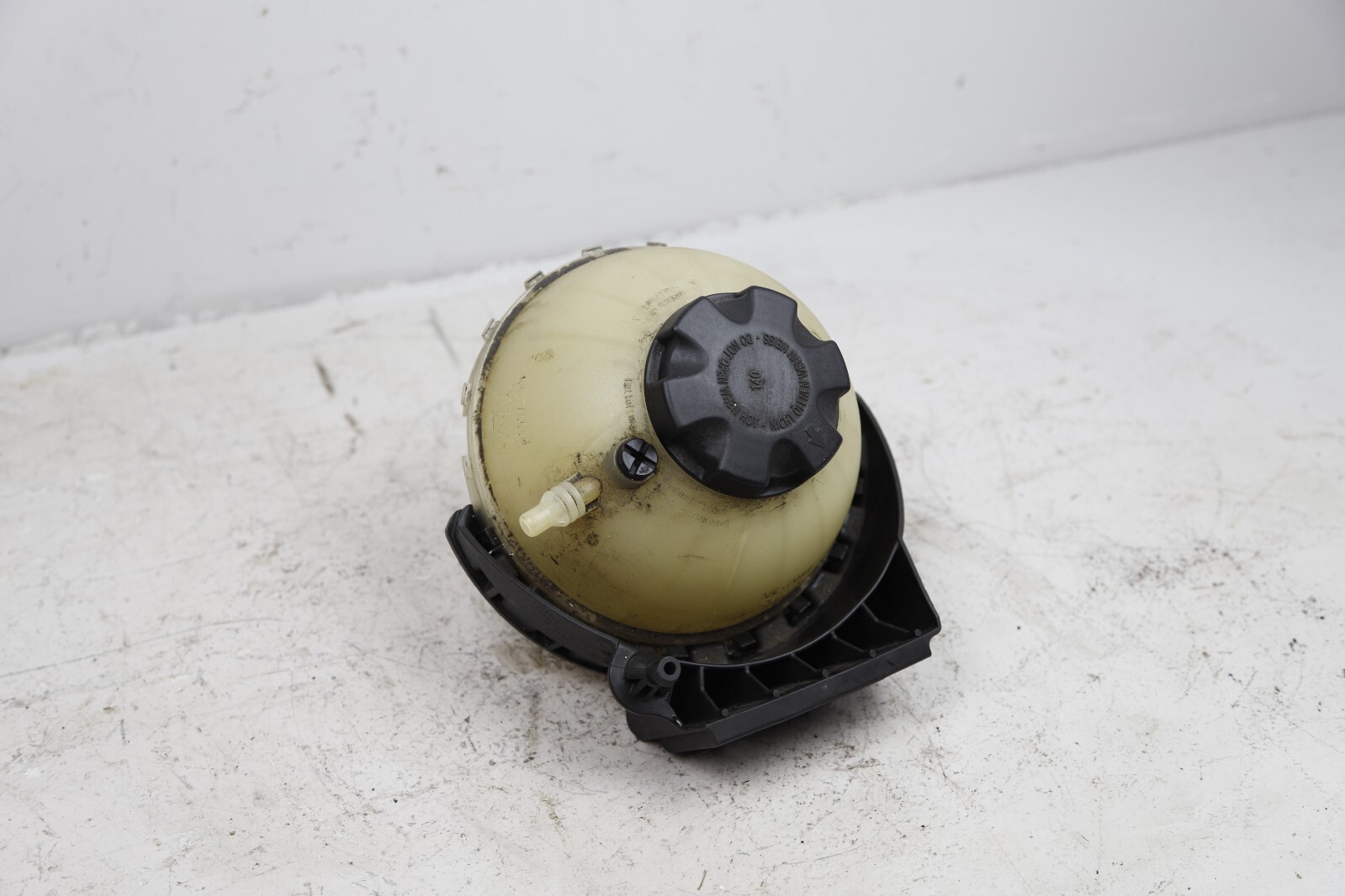 12-18 BMW F30 2/3/4 Series 2.0l Engine Coolant Expansion Water Tank Bottle OEM