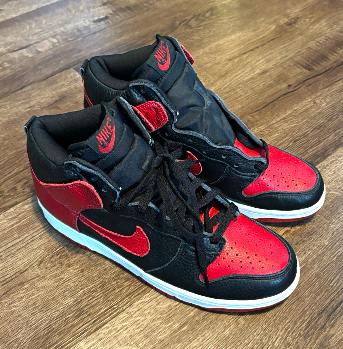 Nike Dunk High (2000) Men\'s Sneakers Black/Varsity Red Colorblock 630383-061