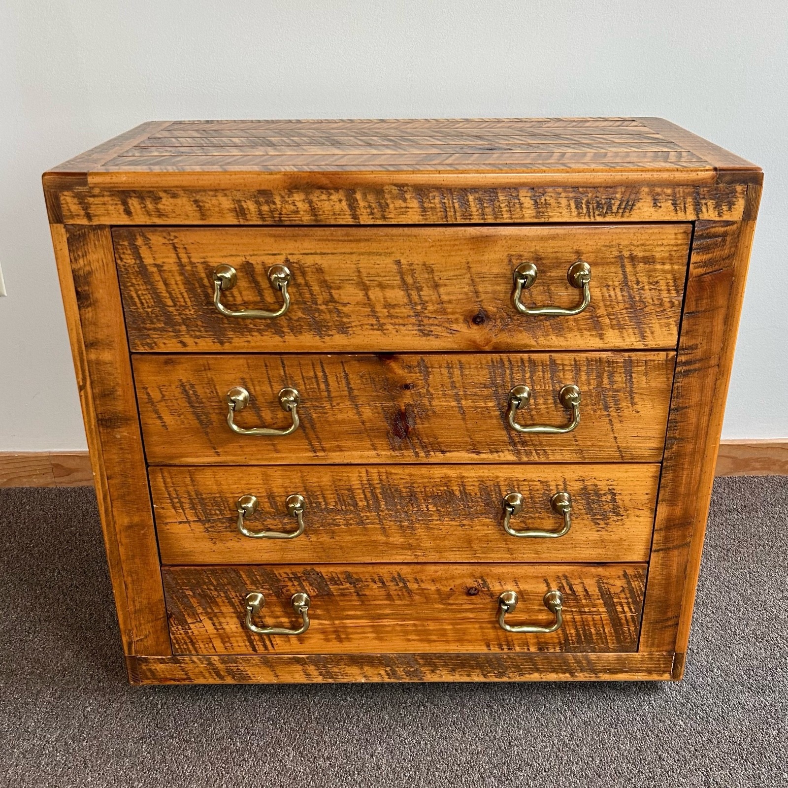Vintage Habersham Rustic Pine 4 dr. Bachelor\'s Chest / Large Nightstand
