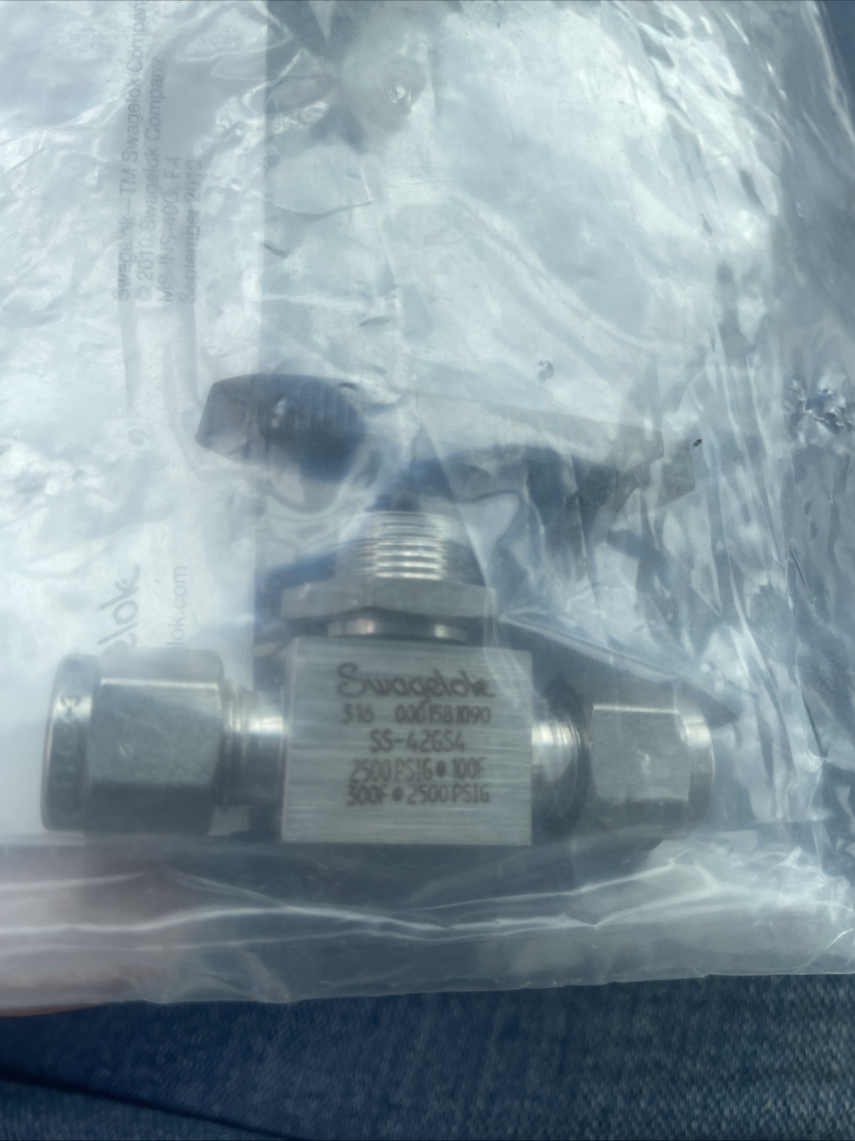 Swagelok SS-43GS4 Ball Valve 1/4” Tubing 3000 PSI Stainless Steel New Swagelok SS-43GS4 Ball Valve 1/4” Tubing 3000 PSI Stainless Steel New