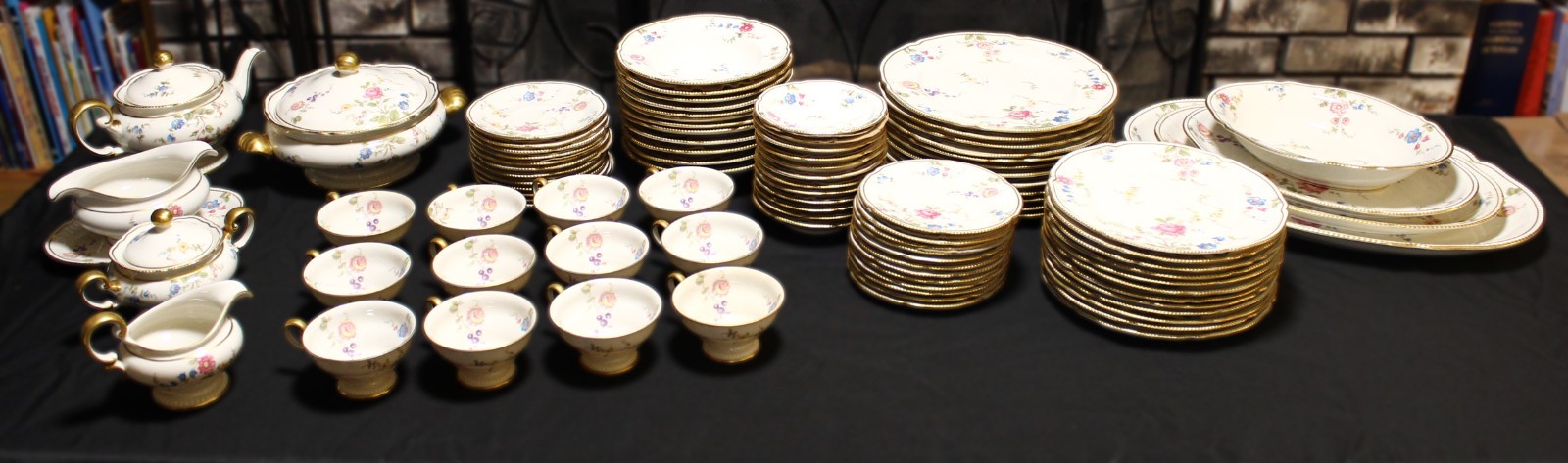 RARE VINTAGE CASTLETON CHINA SUNNYVALE PATTERN 96pc SET, 12 FULL PLACE SETTINGS