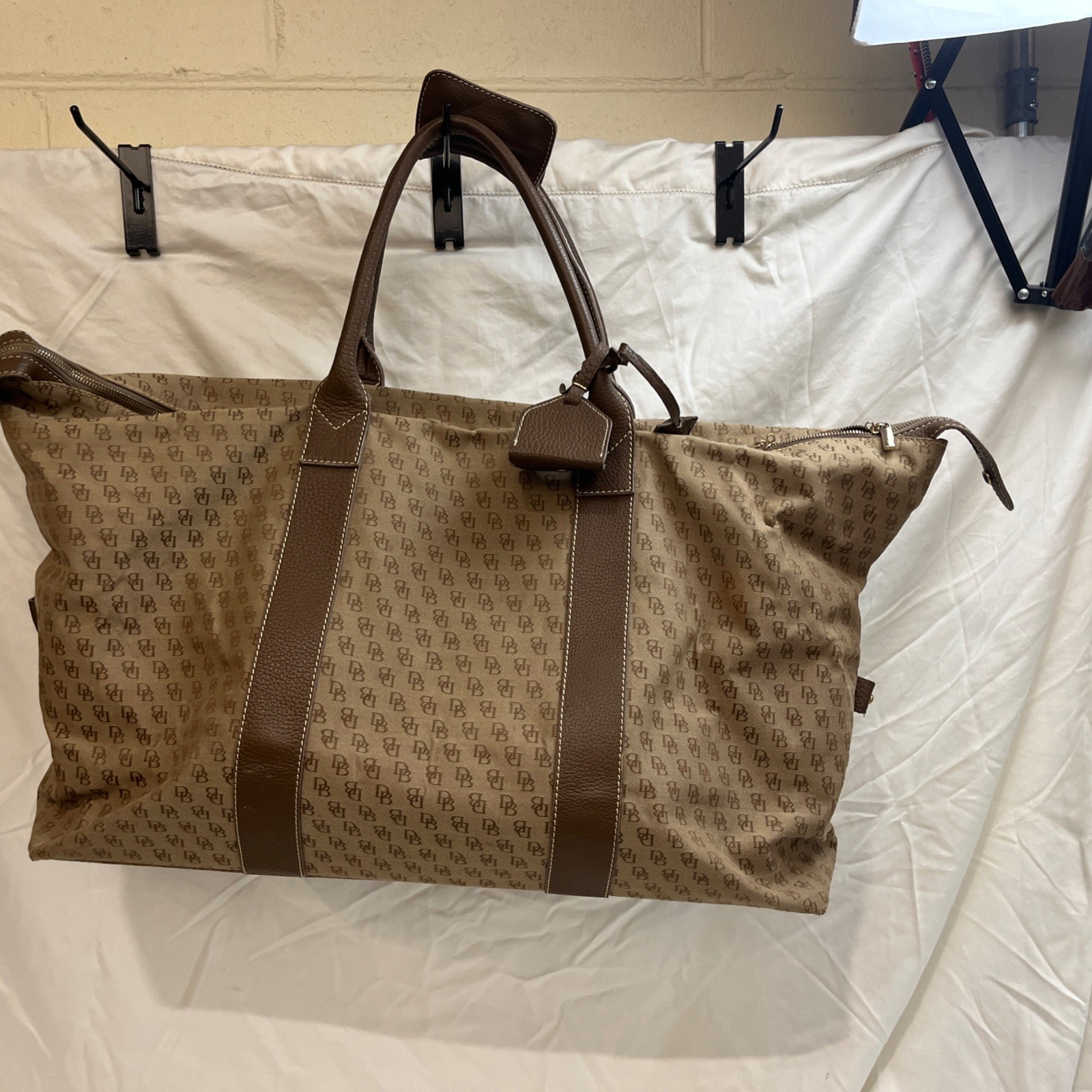 Dooney & Bourke Duffel Bag Travel Large TAN Monogram Canvas HAS LOCKS Dooney & Bourke Duffel Bag Travel Large TAN Monogram Canvas HAS LOCKS