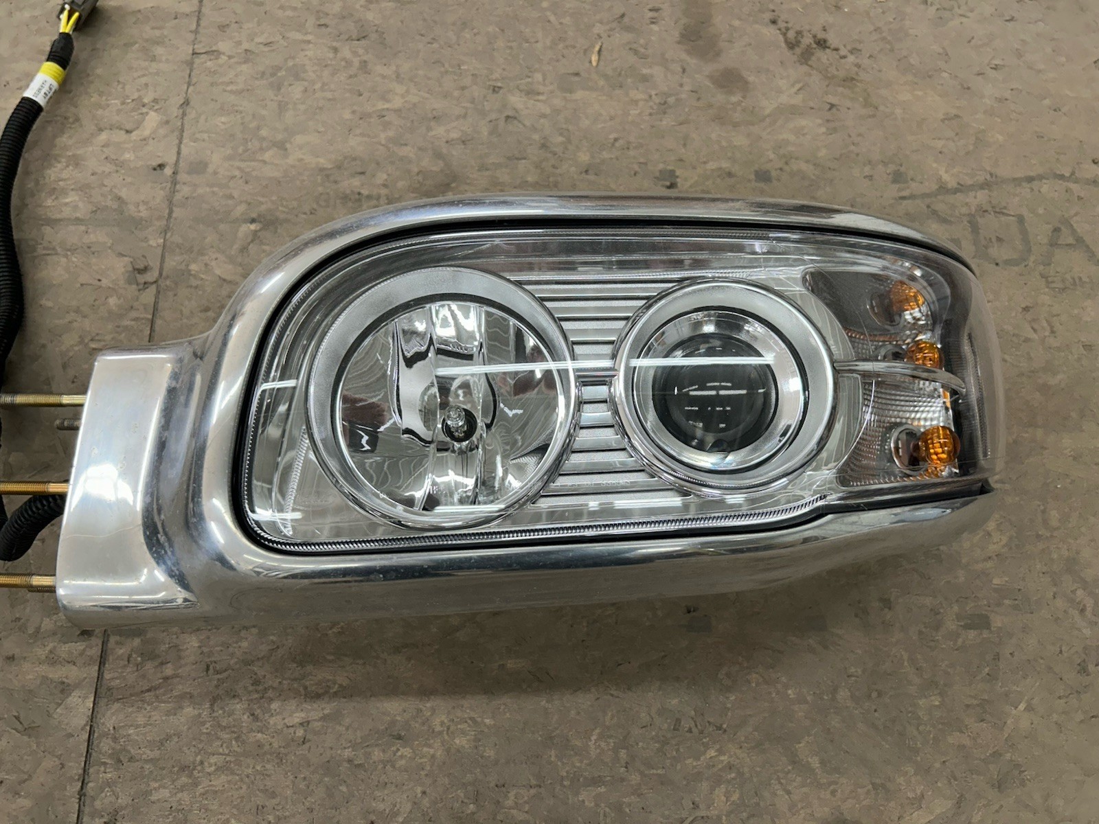 Peterbilt 589 P54-6166-310 Headlight Left Side