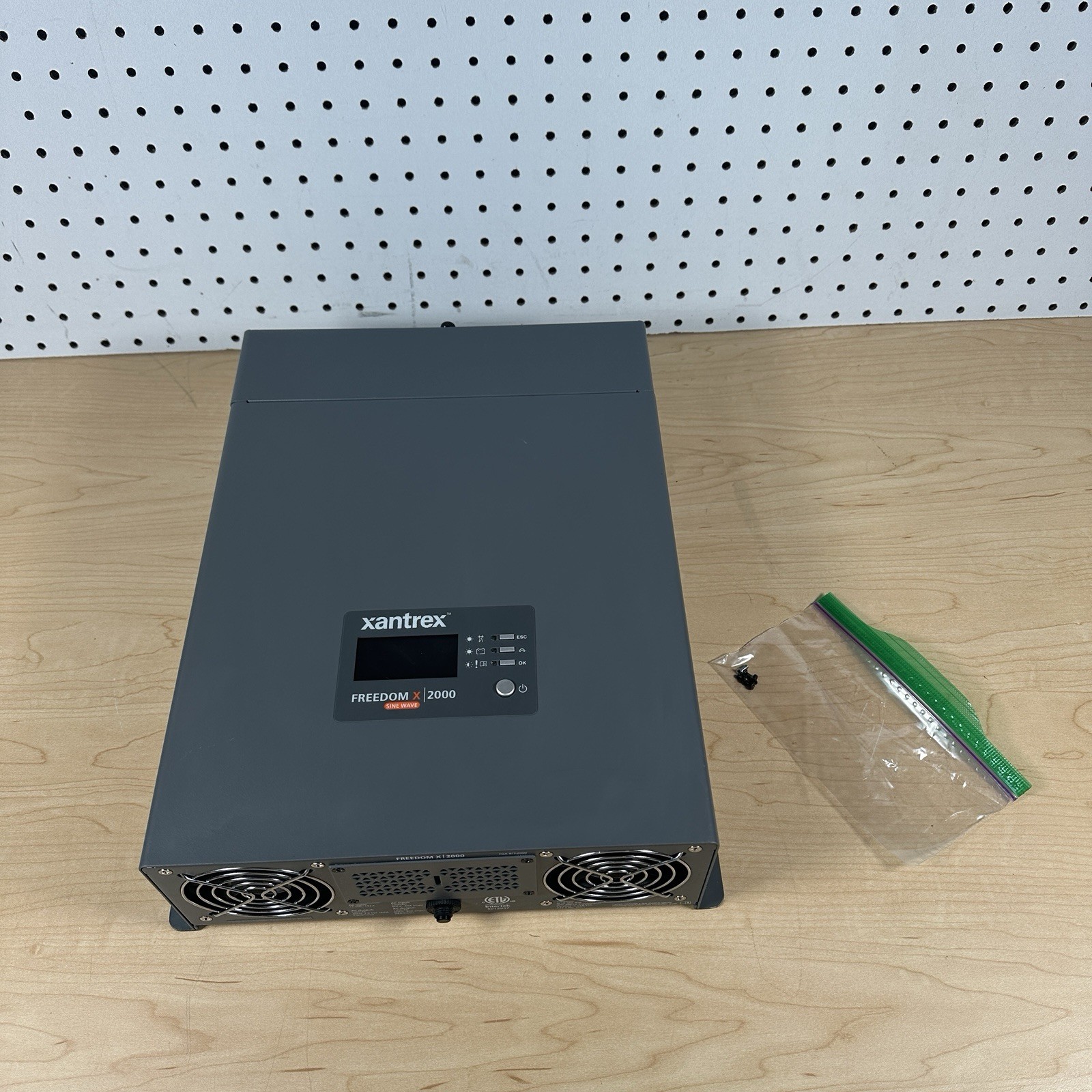 FGA 817-2000 Xantrex Freedom X 2000 True Sine Wave Inverter 12 V DC to 120 V AC
