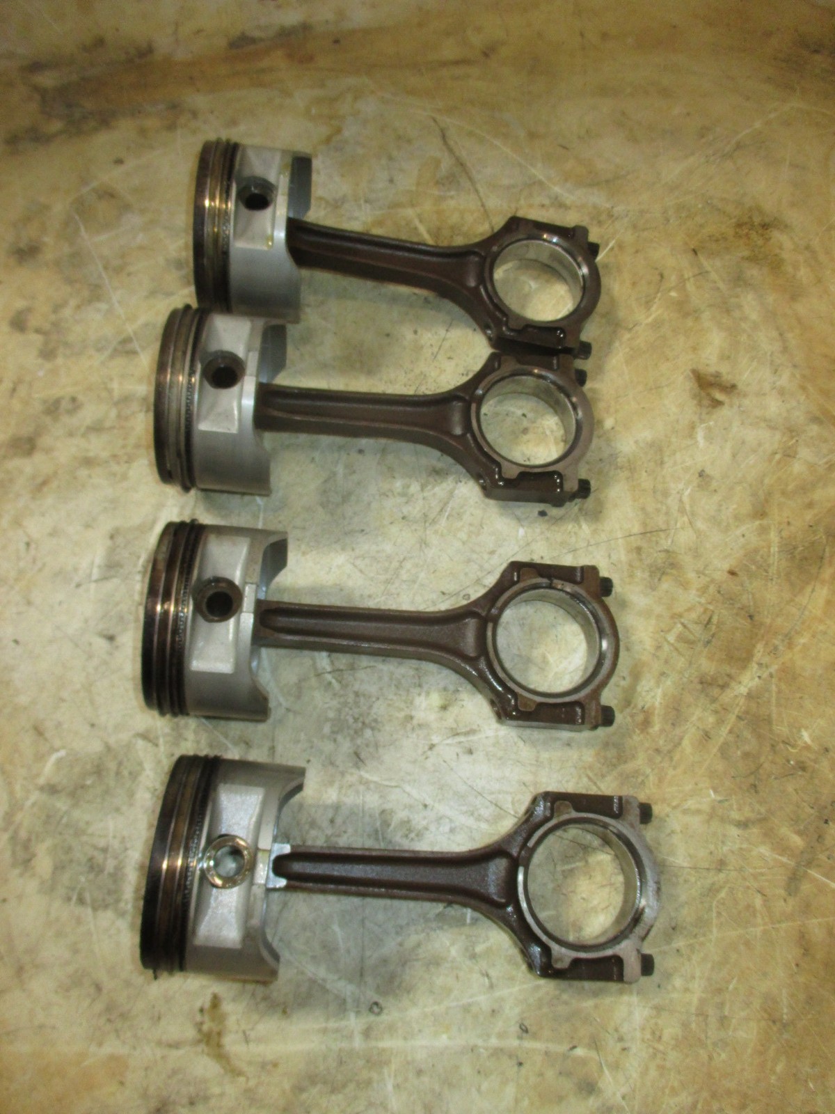 Yamaha Mercury 90hp 4 stroke outboard piston and rod set 804104T1