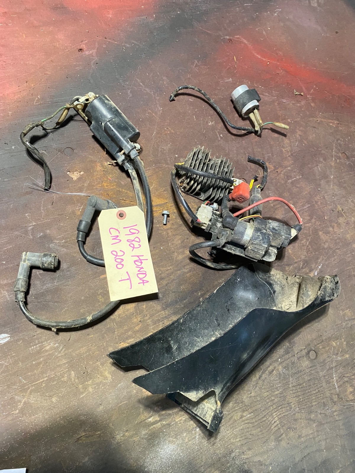 1981-1982 CM200T HONDA TWINSTAR LOT of ELECTRONIC MOUNT COIL RECTIFIER Etc 1981-1982 CM200T HONDA TWINSTAR LOT of ELECTRONIC MOUNT COIL RECTIFIER Etc