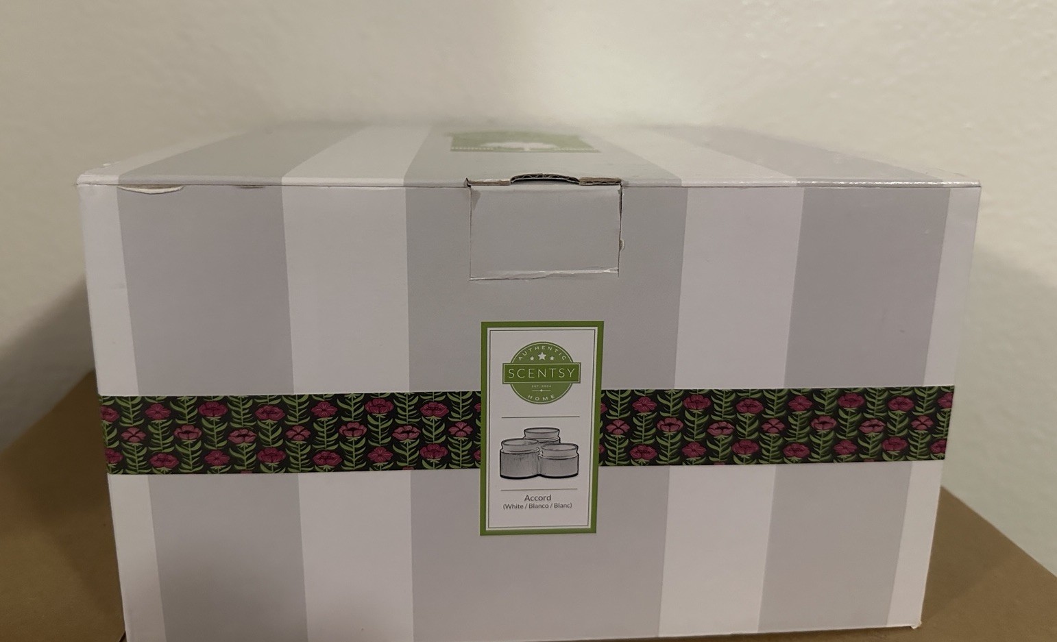 Scentsy Accord WHITE Full Size Triple Wax Warmer Retired Scentsy Accord WHITE Full Size Triple Wax Warmer Retired