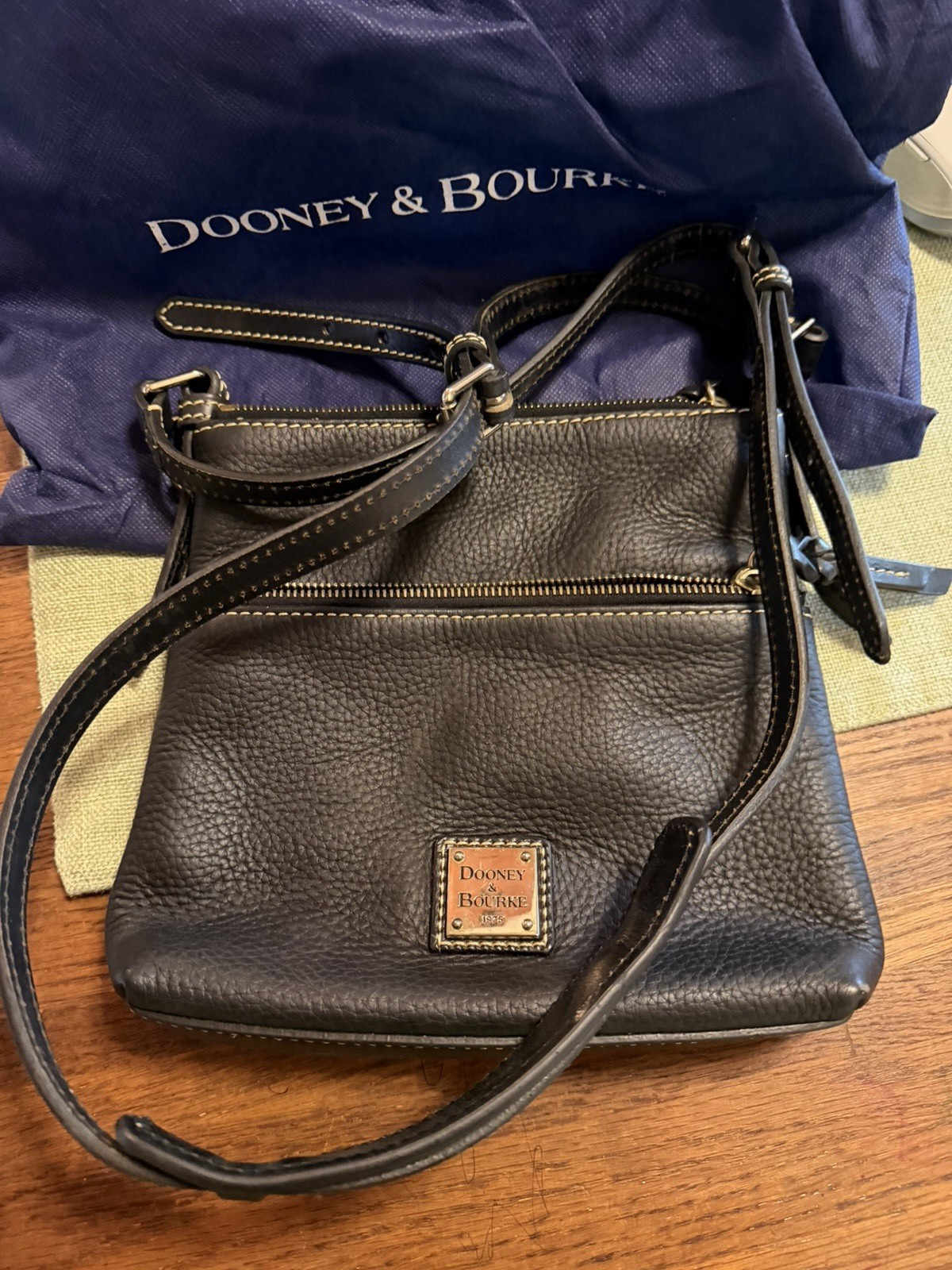 Dooney & Bourke Black Pebbled Crossbody Bag &Wallet Set Red Lining Gold Hardware