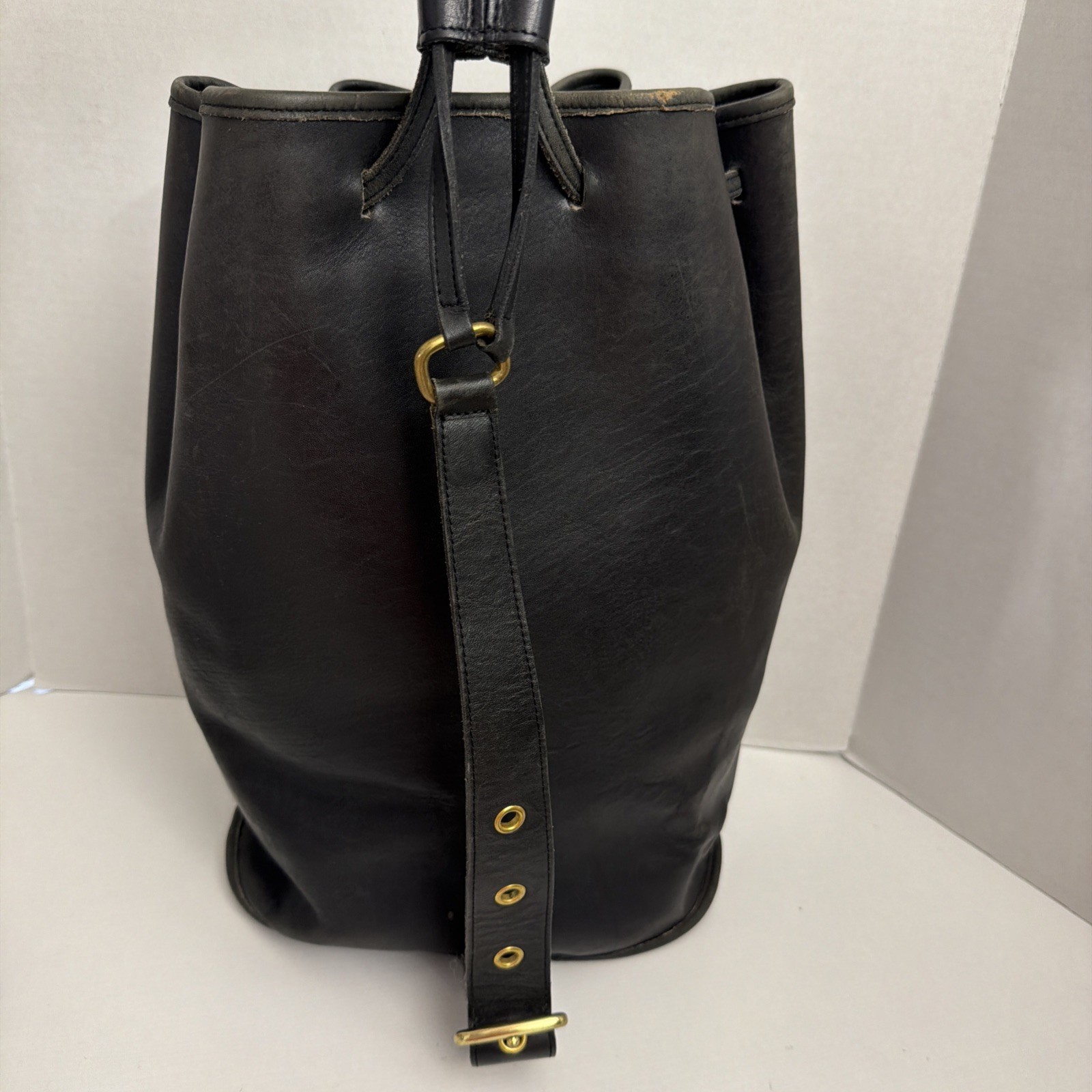 Coach Sling Bag Bucket Bag Vintage pre 1994 black Coach Sling Bag Bucket Bag Vintage pre 1994 black
