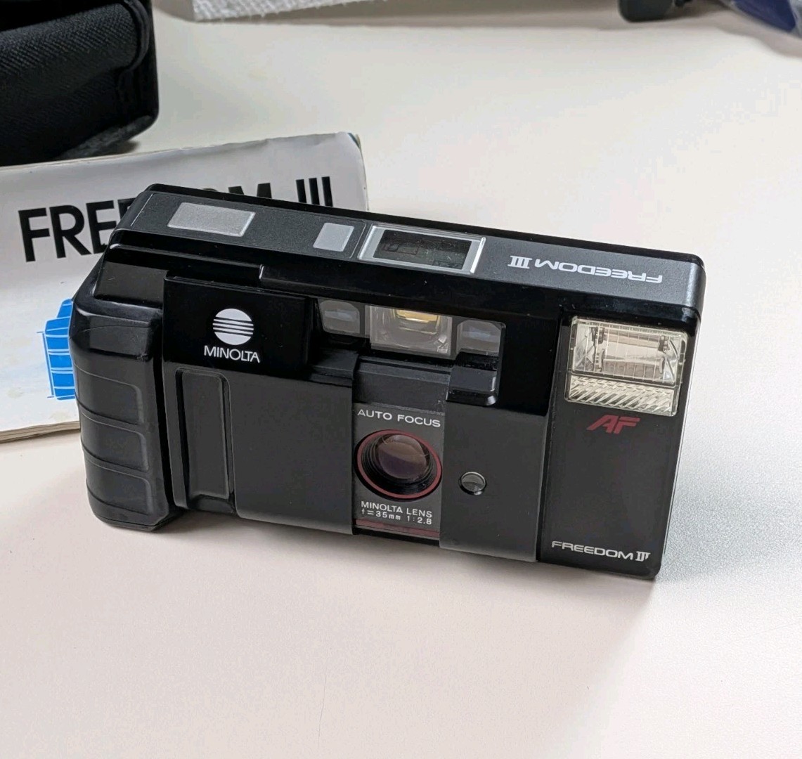 Minolta Freedom iii 35mm Point And Shoot Camera With Manual Tested Working