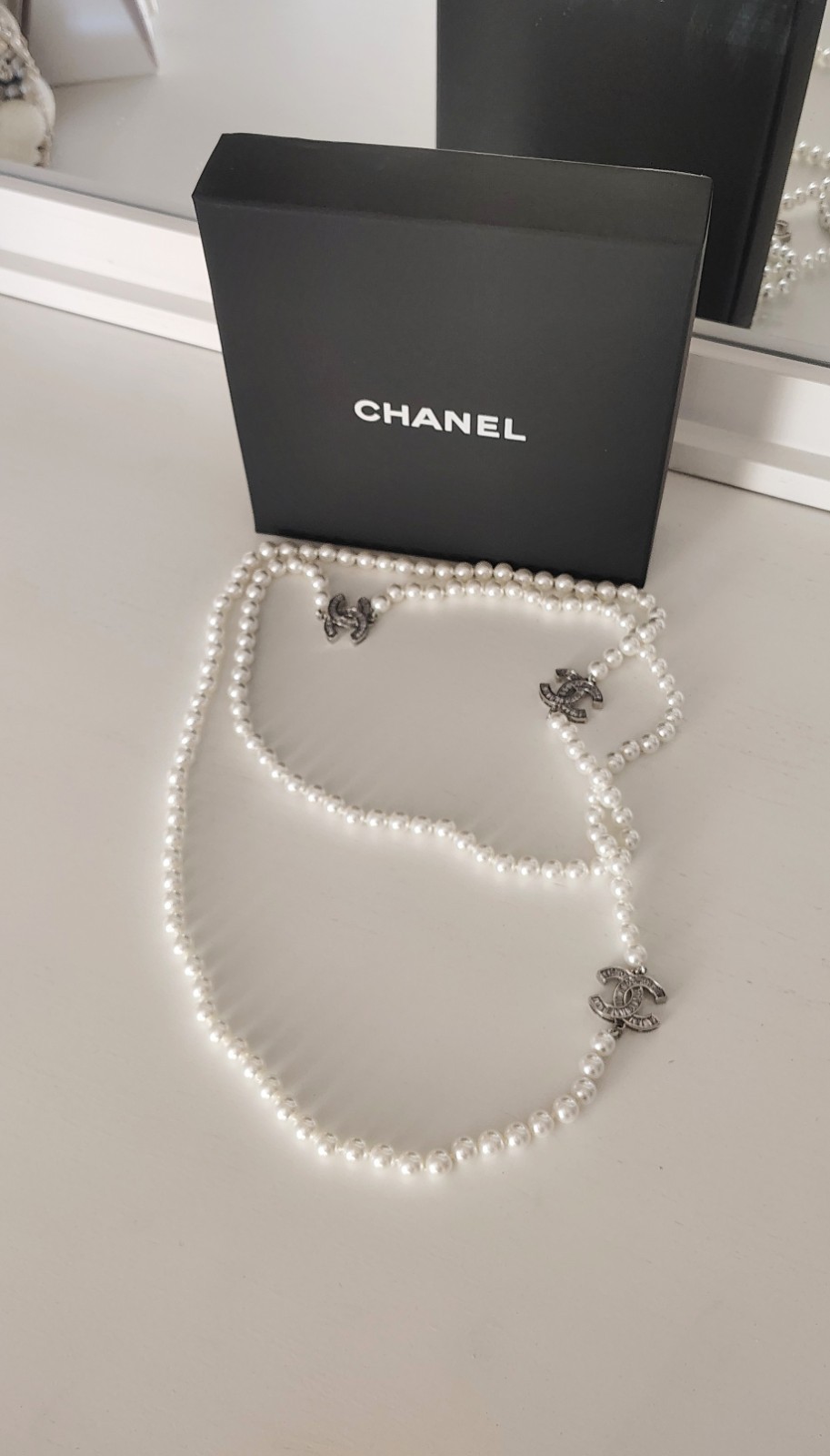 CHANEL CC Logo Pearl Necklace Rare Pre-owned CHANEL CC Logo Pearl Necklace Rare Pre-owned