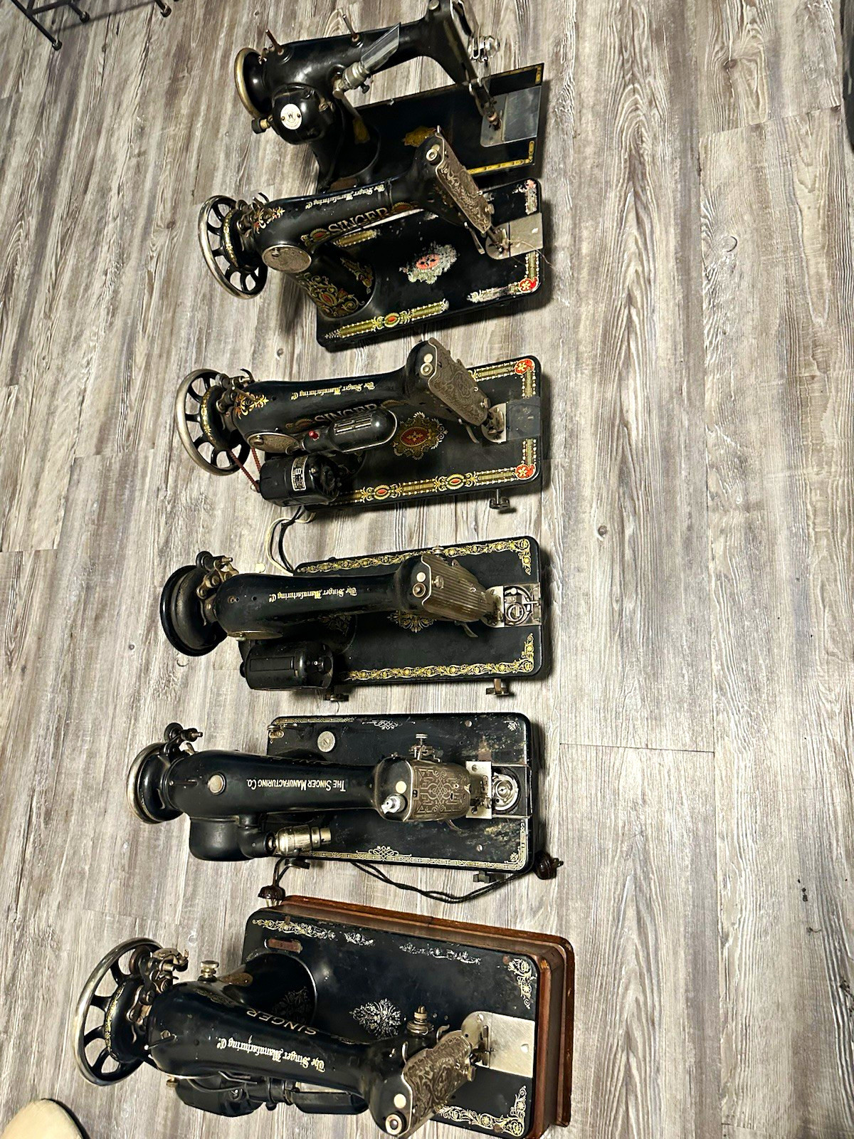 Singer 15-91 Vintage Original Black Domestic Electric Sewing Machine Lot (6) Singer 15-91 Vintage Original Black Domestic Electric Sewing Machine Lot (6)