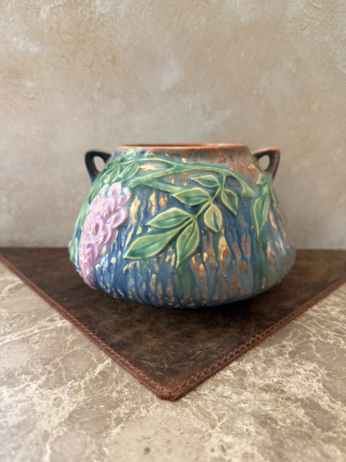 VINTAGE 1933 ROSEVILLE DEEP BLUE WISTERIA #629-4 HANDLED SQUATTY VASE MINTY VINTAGE 1933 ROSEVILLE DEEP BLUE WISTERIA #629-4 HANDLED SQUATTY VASE MINTY