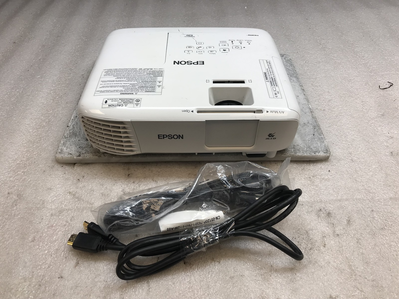 Epson PowerLite E20 (H981A) LCD HDMI Projector ELPLP 97 249 Lamp Hrs - No Remote