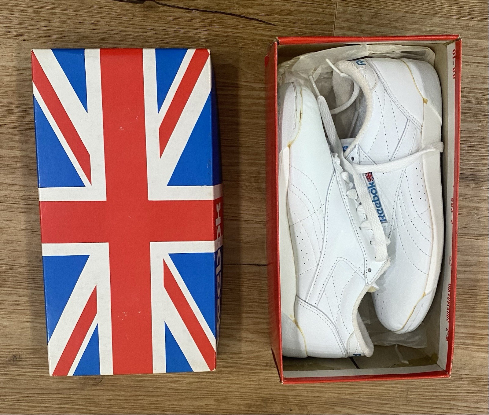 Vintage 1980’s REEBOK Freestyle CLASSIC Shoes ALL WHITE Deadstock 6.5 NIB Vintage 1980’s REEBOK Freestyle CLASSIC Shoes ALL WHITE Deadstock 6.5 NIB