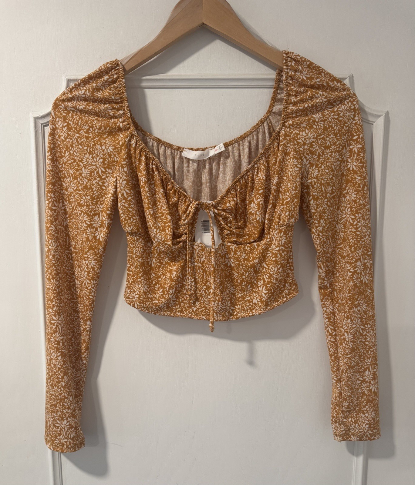 NWT Lush Brand Dry Goods Long Sleeve Floral Crop Top with Cute Cut Out - XS NWT Lush Brand Dry Goods Long Sleeve Floral Crop Top with Cute Cut Out - XS