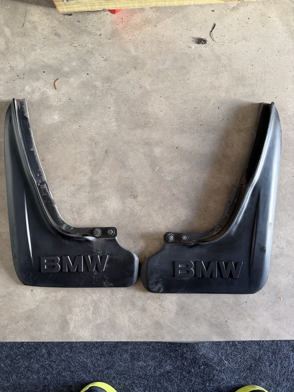 BMW E34 mud flaps Rear GENUINE 72608102199 BMW E34 mud flaps Rear GENUINE 72608102199
