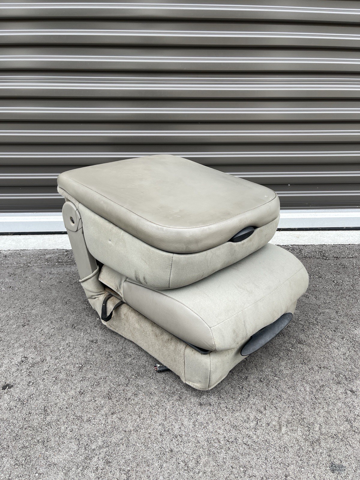 2002-2008 Dodge Ram 1500 2500 3500 Front Center Console Jump Seat Tan OEM 2002-2008 Dodge Ram 1500 2500 3500 Front Center Console Jump Seat Tan OEM