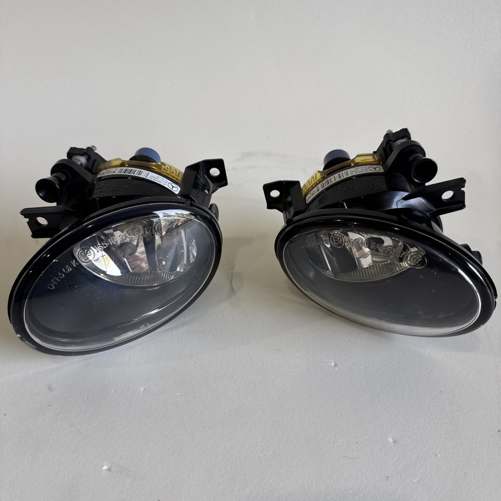 Genuine OEM 2018-2023 Mercedes Benz Sprinter PAIR Fog Light Lamp A9109062500 Genuine OEM 2018-2023 Mercedes Benz Sprinter PAIR Fog Light Lamp A9109062500