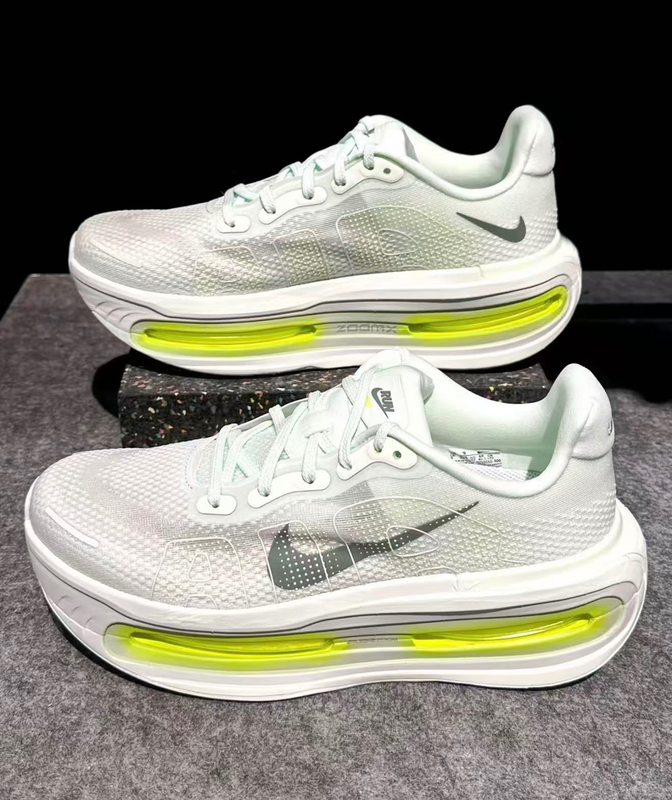Nike Vomero Premium HQ2050-300 Men\'s Running Sneakers Volt Brand New