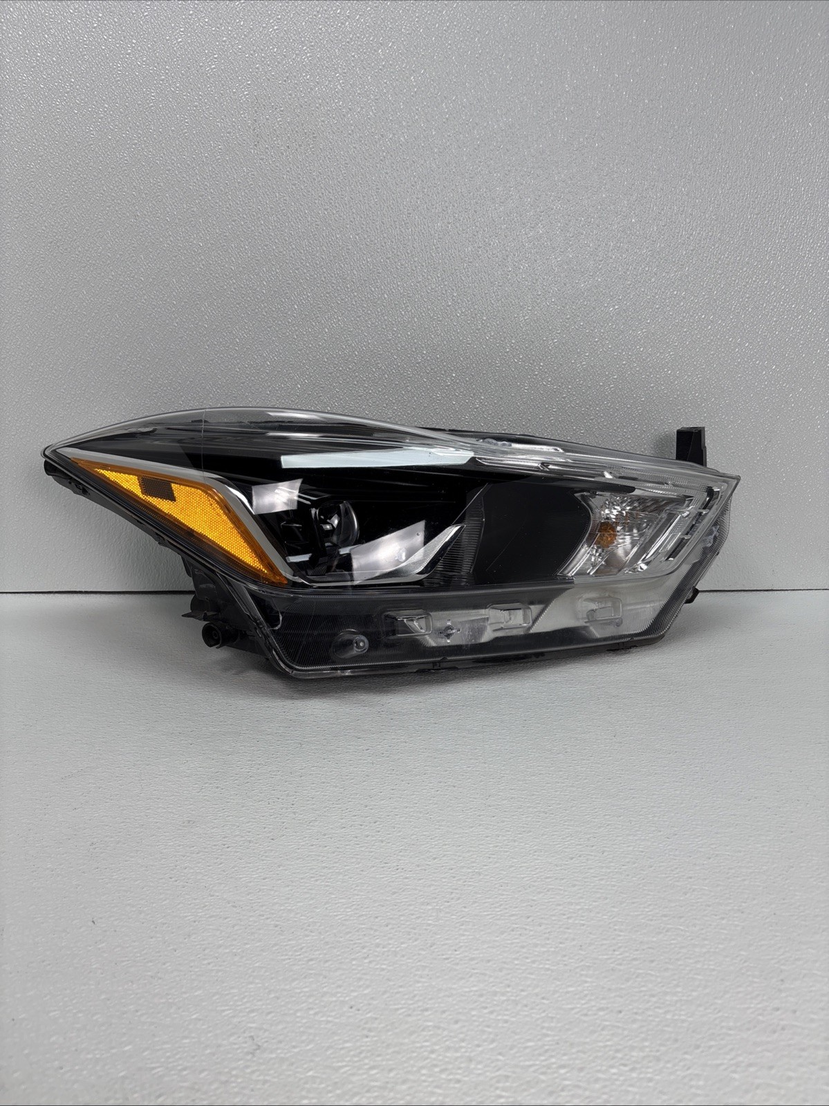Nice 2018-2021 Nissan Kicks Right Passenger Side LED OEM Nice 2018-2021 Nissan Kicks Right Passenger Side LED OEM