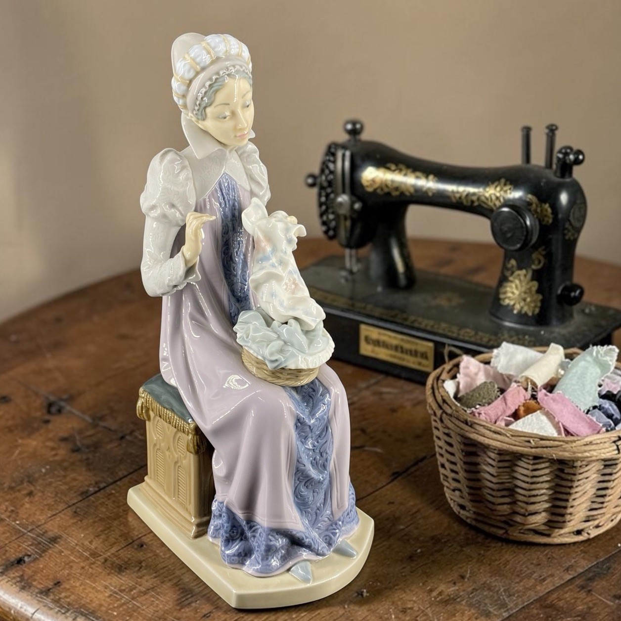 Lladro Women Working 5126 Sewing A Trousseau For Bride Embroidery 11.5” Figurine