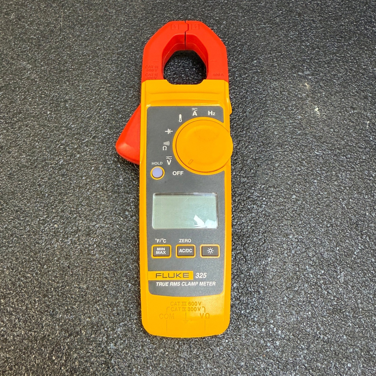 Fluke 325 True RMS Clamp Meter CAT III 600V 400A w/ Case Fluke 325 True RMS Clamp Meter CAT III 600V 400A w/ Case