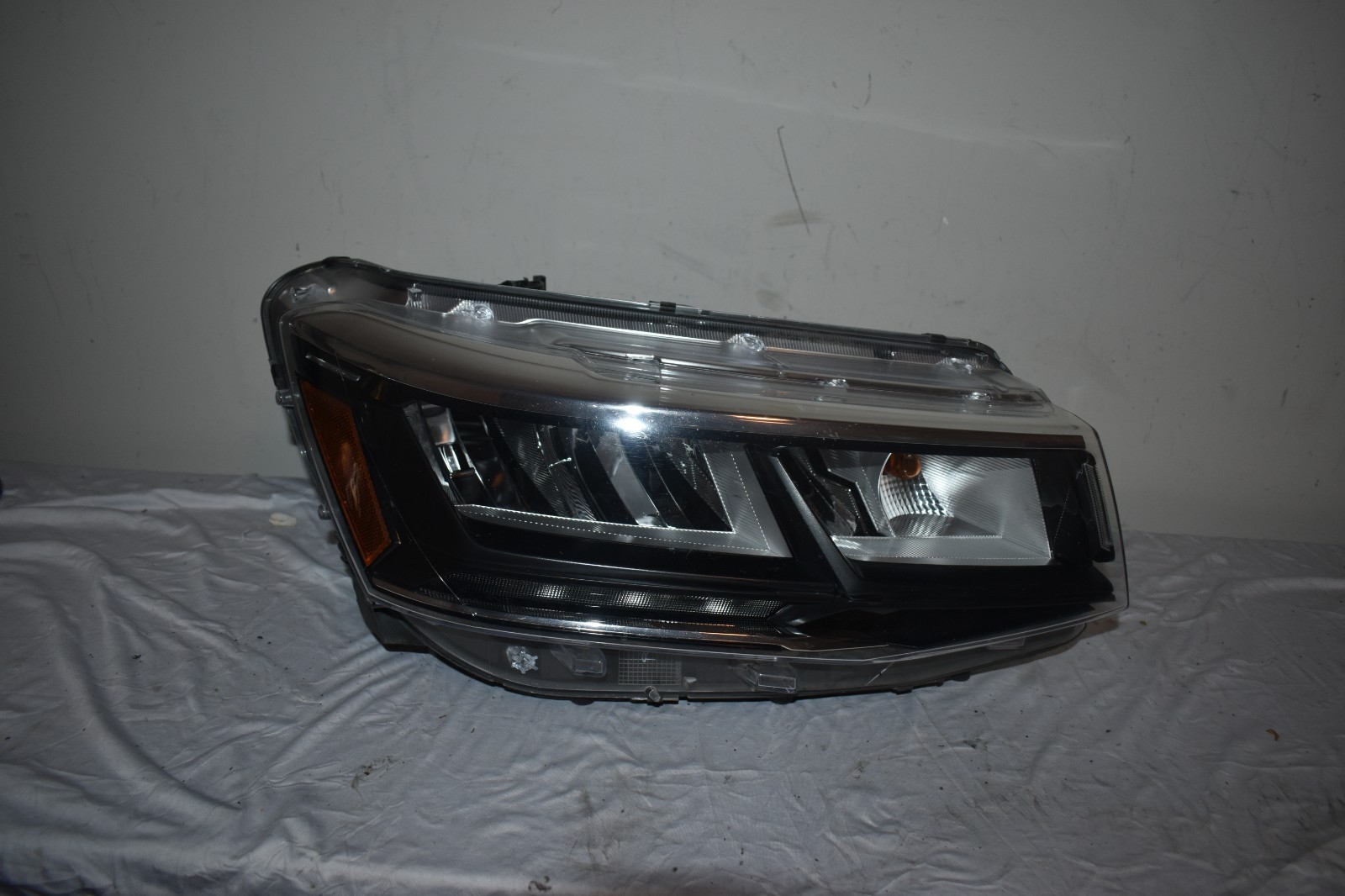 2022-2024 VOLKSWAGEN TAOS RIGHT HEADLIGHT FACTORY OEM 2GJ 941 036