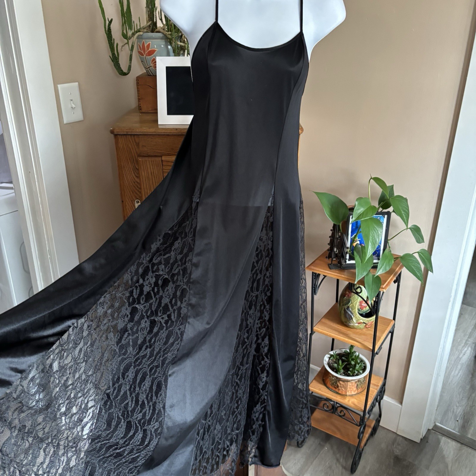 VTG PETRA Nightgown Nylon Black Romantic Lace Twirly Flare Women L   Dark Fairy