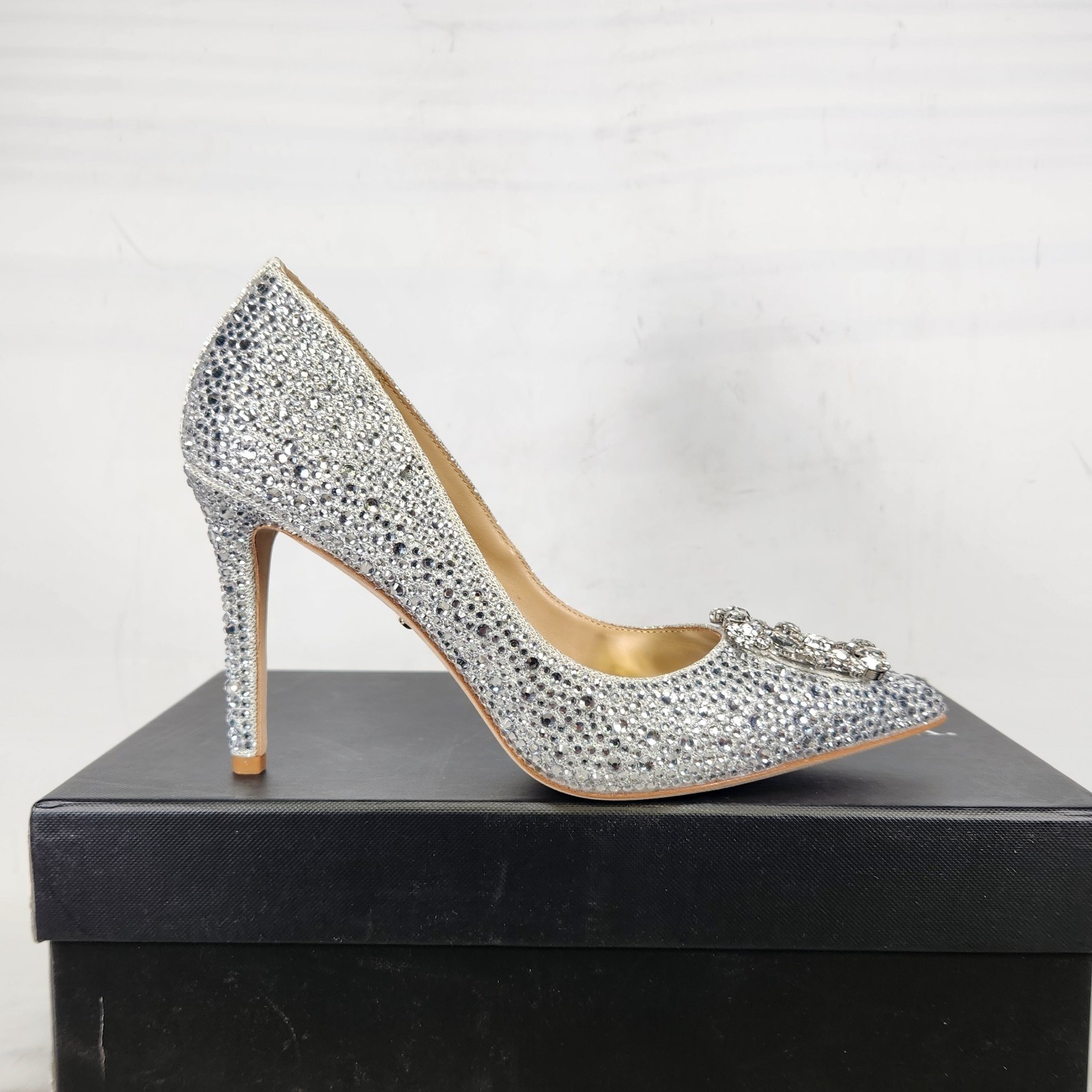 Badgley Mischka Pump Women Size 6 Silver Crystal Embellished Cher II Stiletto