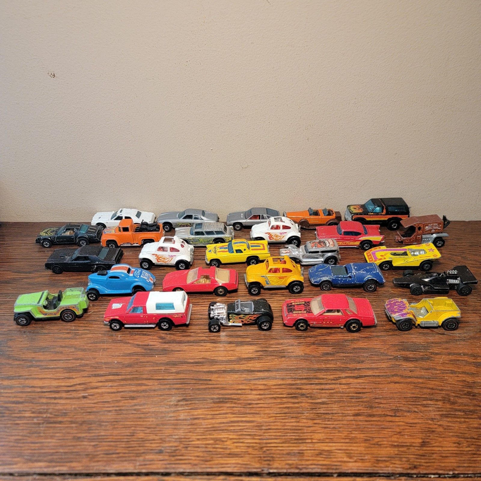 VINTAGE HOT WHEELS REDLINE And Black VINTAGE HOT WHEELS REDLINE And Black