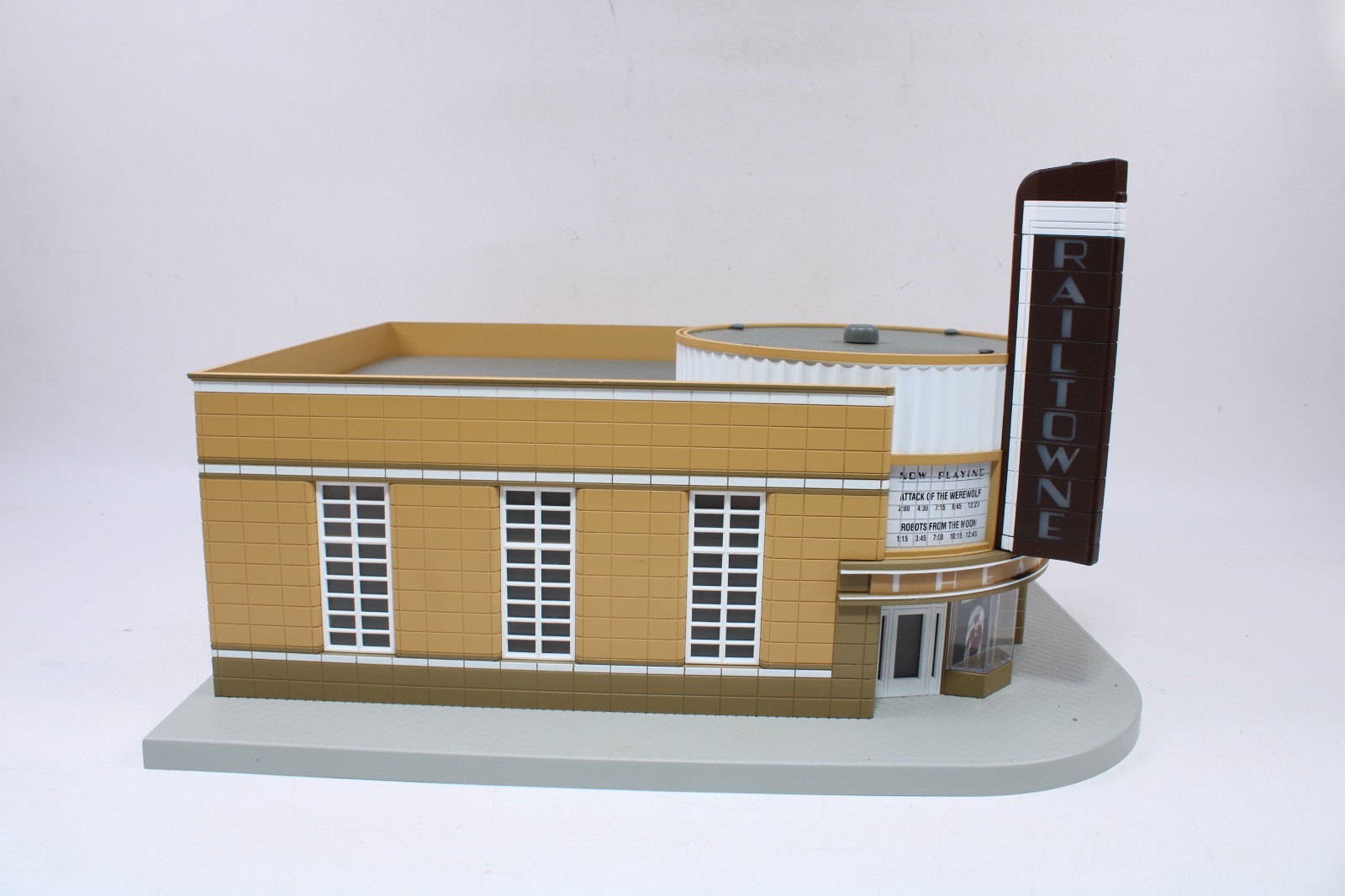 MTH 30-9054 RailKing O Gauge Art Deco Movie Theater Lighted Building