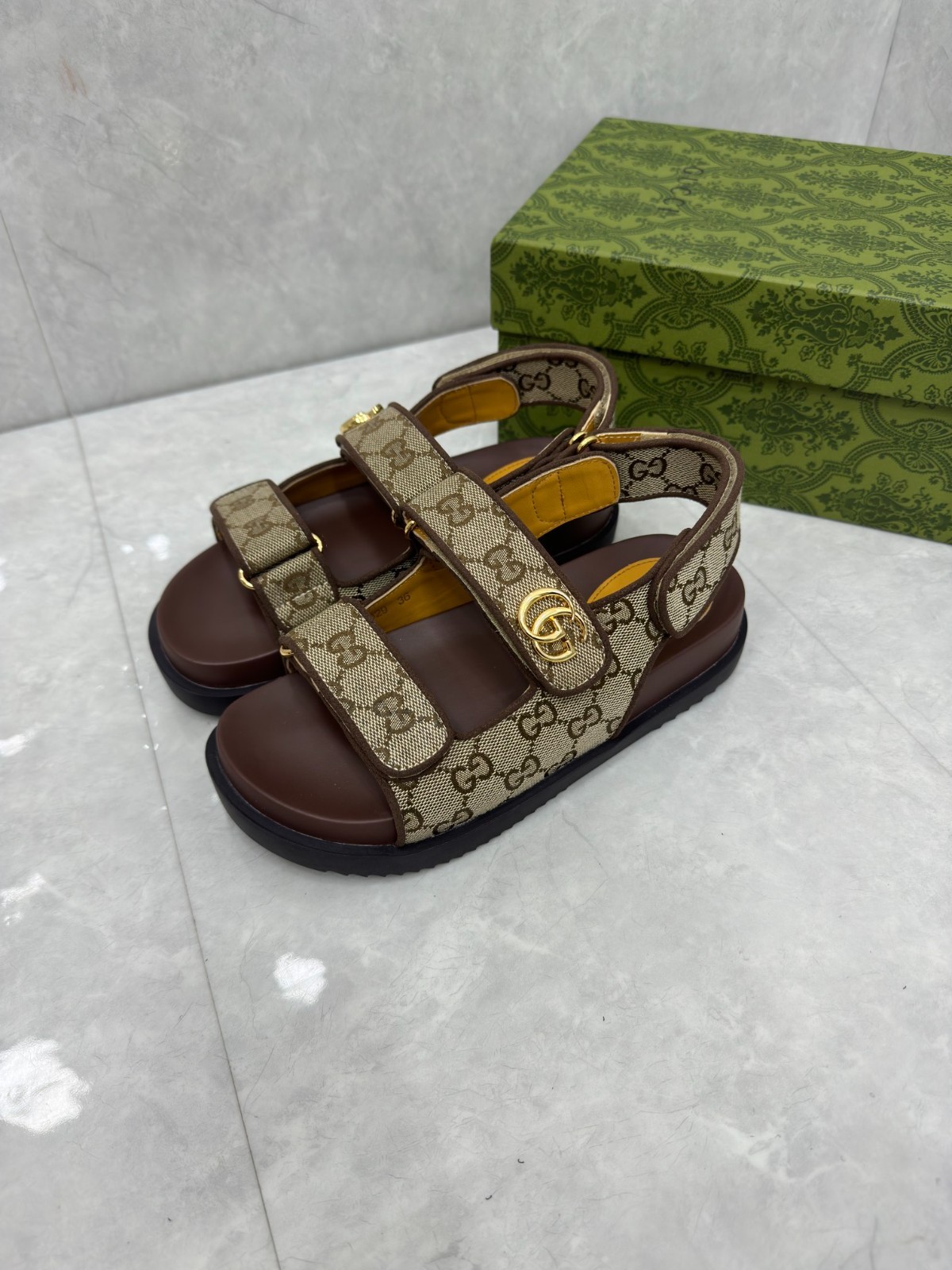 Gucci GG Supreme Canvas Double G Gold Lady summer flat sandals🔥 Gucci GG Supreme Canvas Double G Gold Lady summer flat sandals🔥