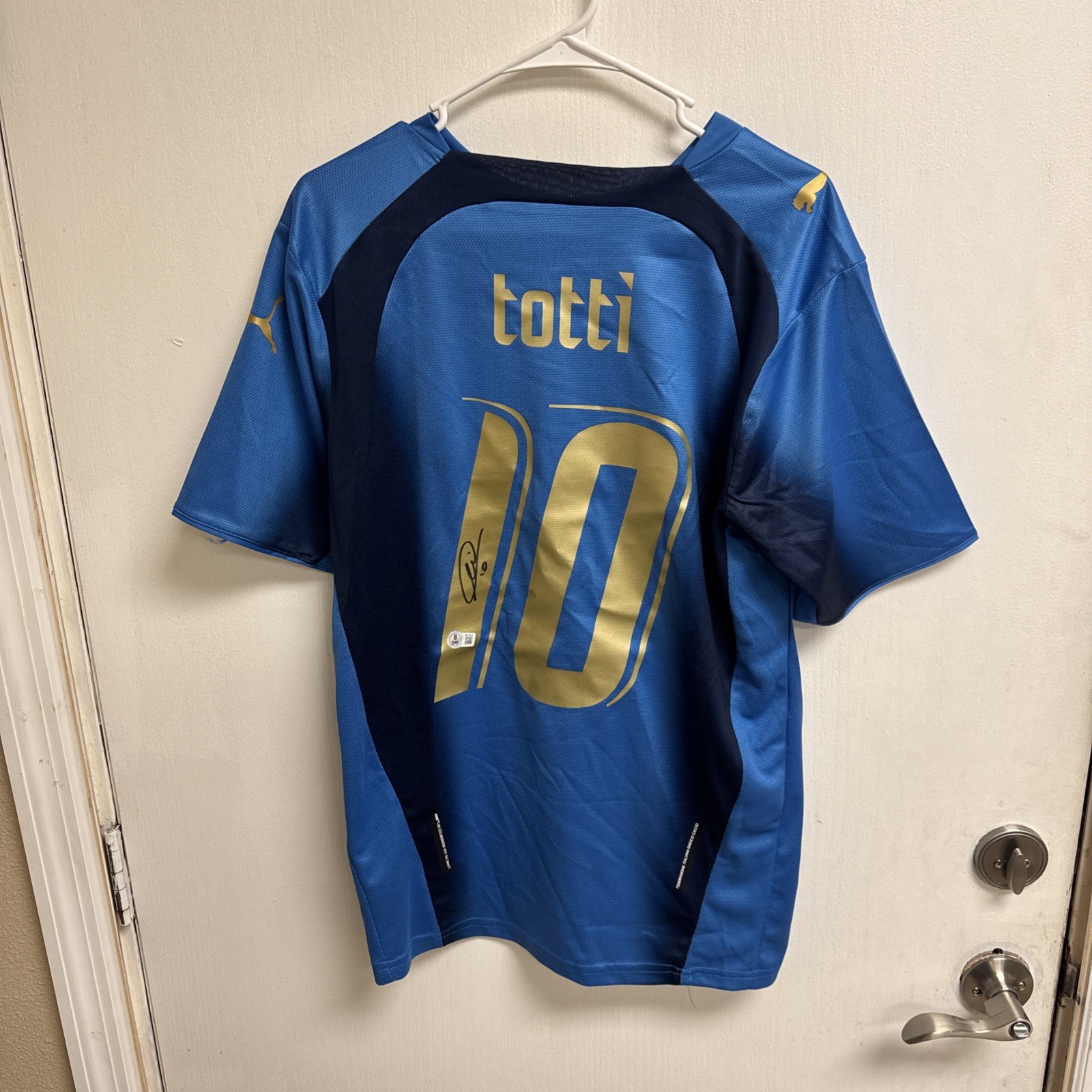 Autographed/Signed Francesco Totti Italy Blue Futbol Jersey Beckett Size M