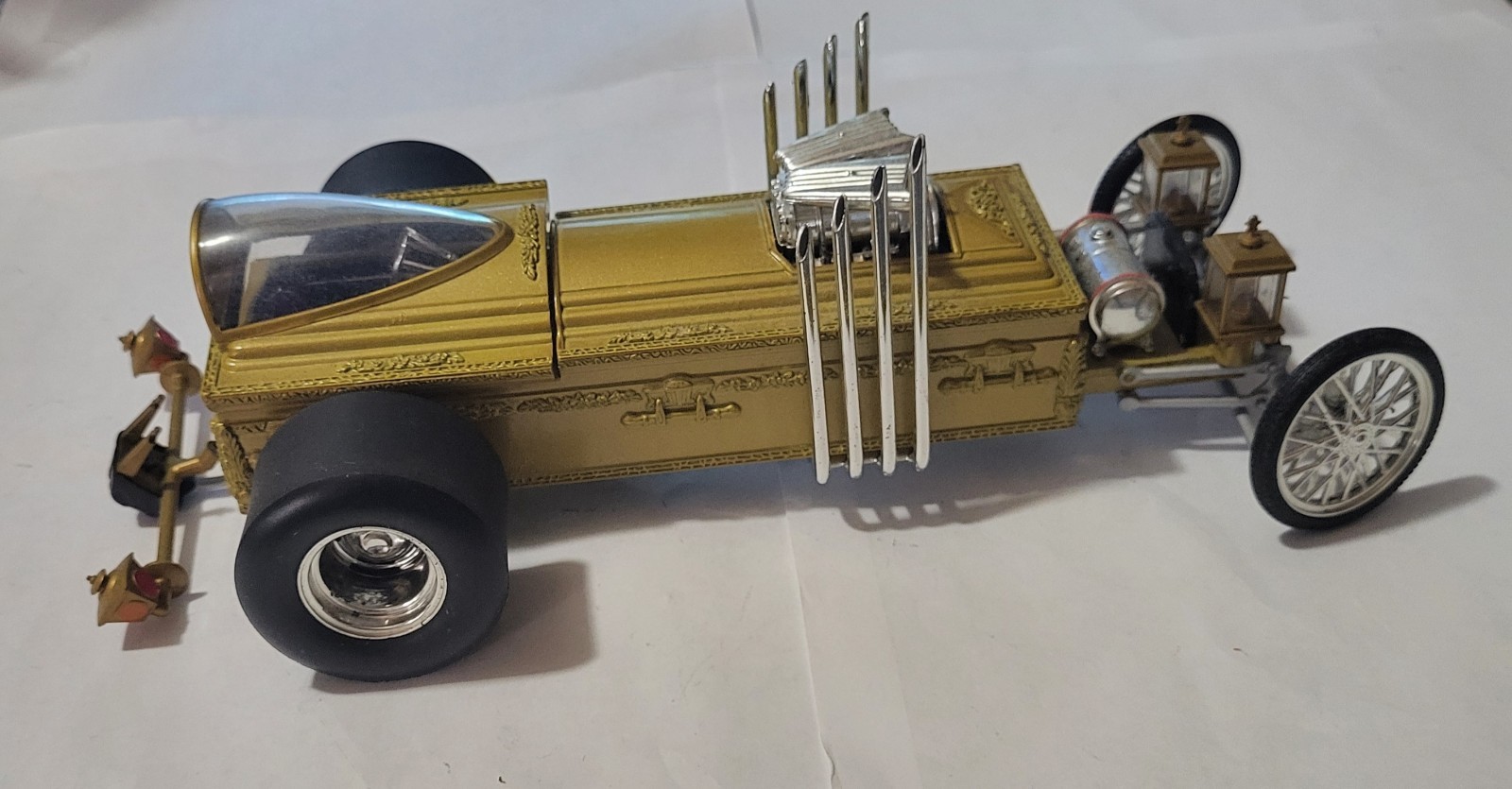 Ertl American Muscle The Munsters Dragsters Dragula 1:18 Diecast - Gold Ertl American Muscle The Munsters Dragsters Dragula 1:18 Diecast - Gold