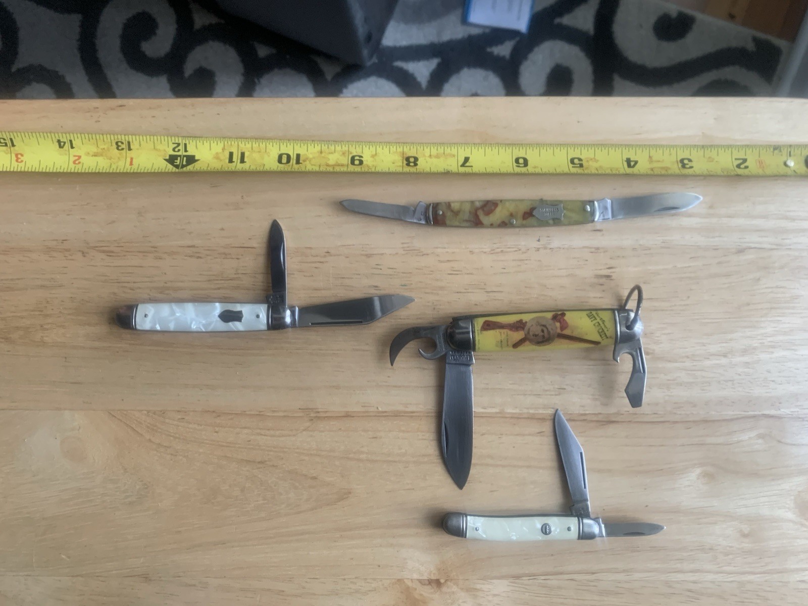 Walt Disney 1950’s Davey Crochet ,pocket knife ,plus three others Walt Disney 1950’s Davey Crochet ,pocket knife ,plus three others