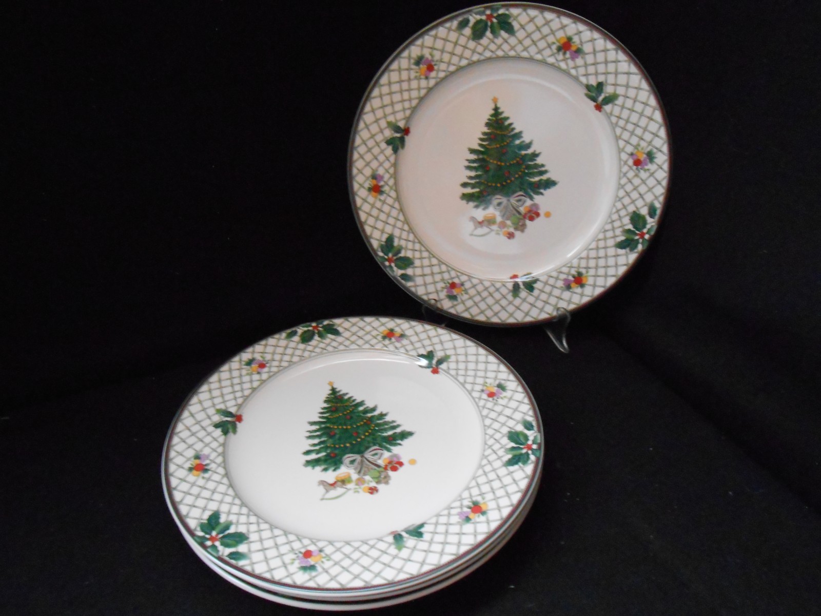 Mikasa Heritage Christmas Story Tree Holiday Dinnerware- Dinner/Dessert/Salad/Mu Mikasa Heritage Christmas Story Tree Holiday Dinnerware- Dinner/Dessert/Salad/Mu