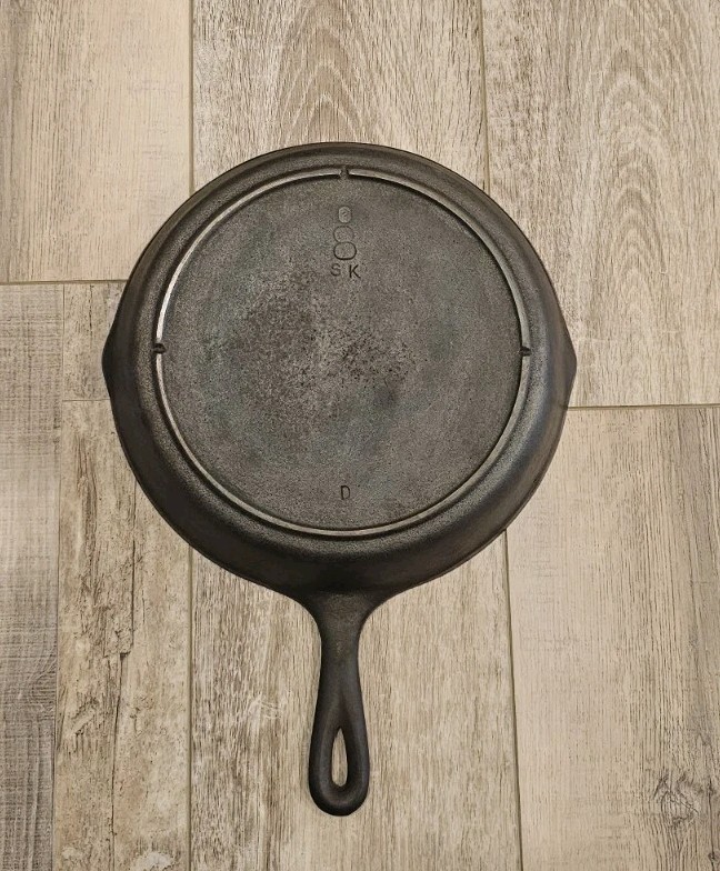 Vintage Lodge #8 SK Cast Iron Skillet 10.5” 3 Notch Heat Ring Sits Flat