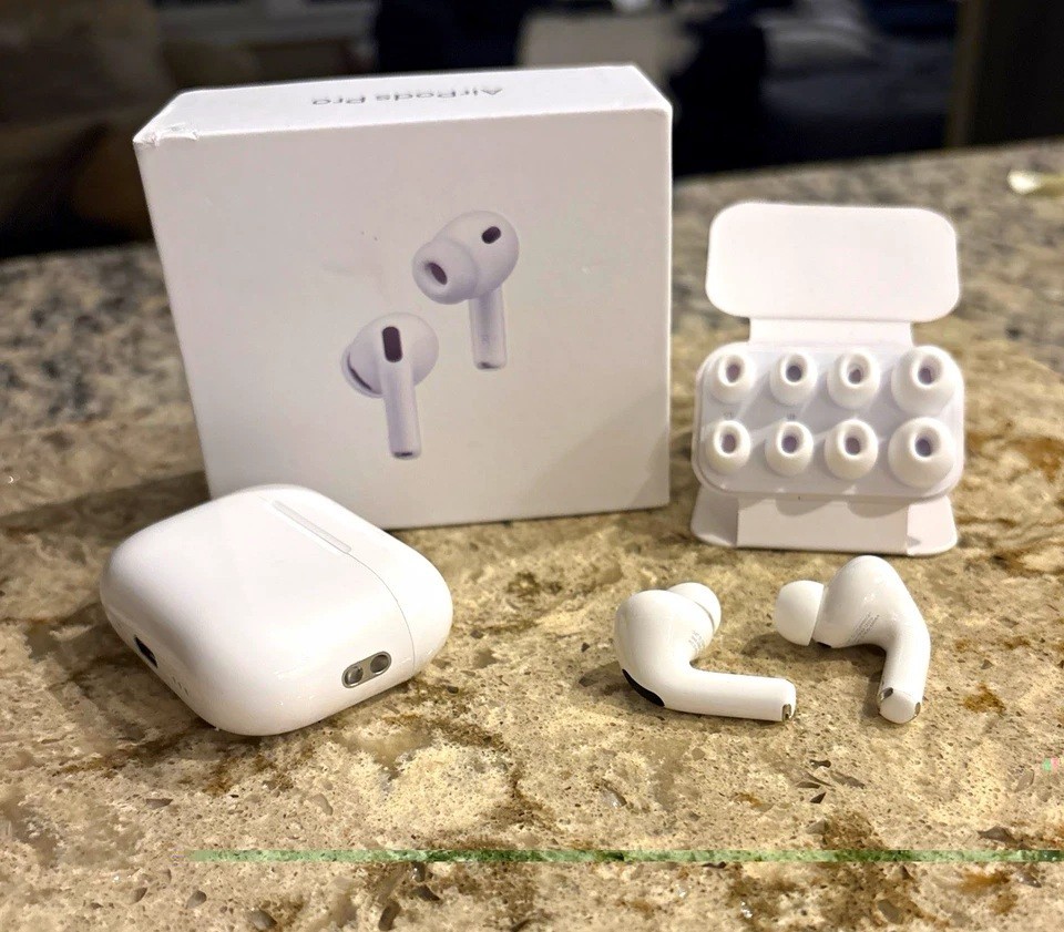 Apple AirPods Pro 3 3rd Generation New In Box Sealed Apple AirPods Pro 3 3rd Generation New In Box Sealed