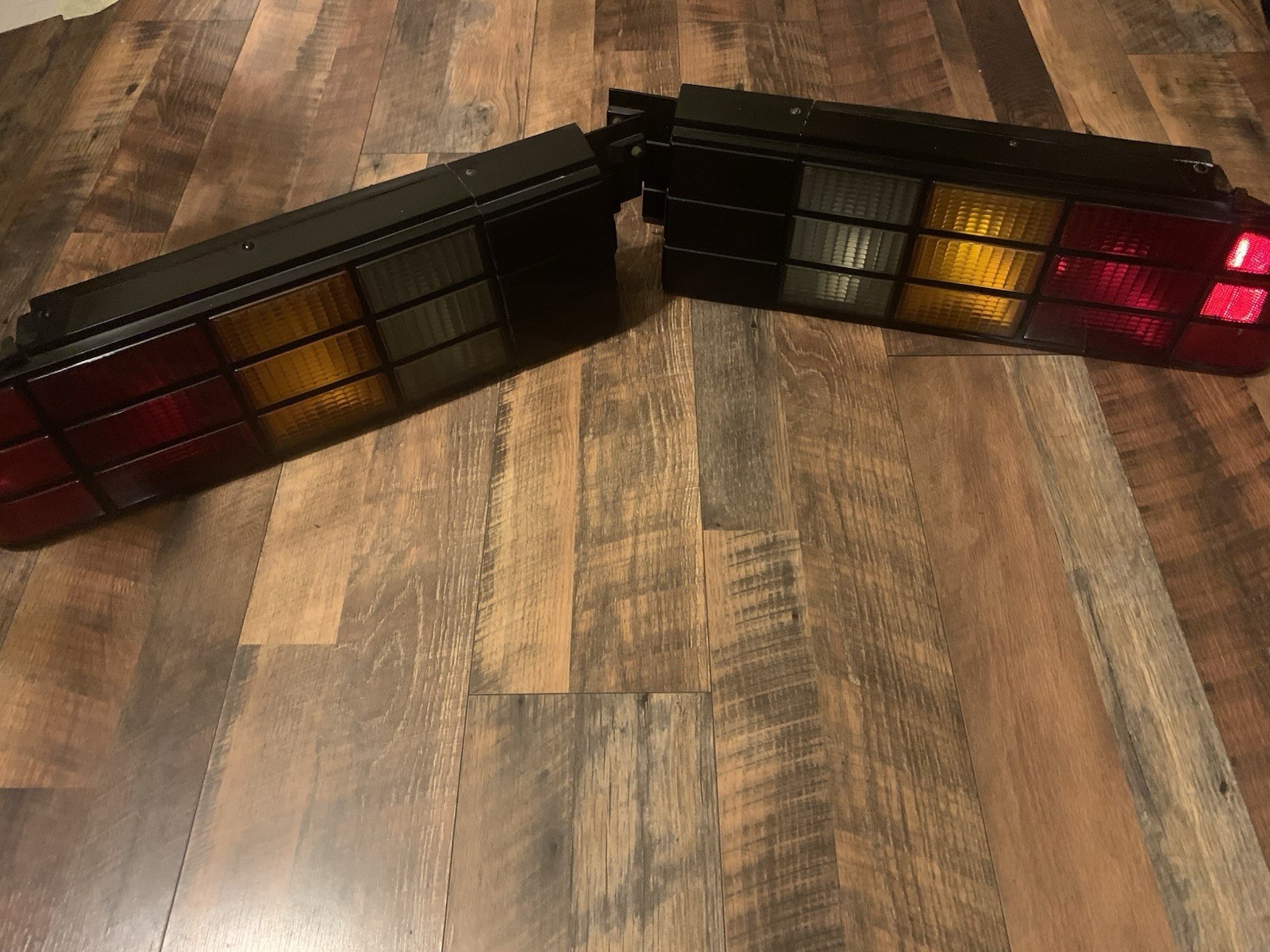 1982-92 Z28 CAMARO IROC Z28 GRID STYLE TAIL LIGHTS PAIR LEFT RIGHT TAILIGHTS GM 1982-92 Z28 CAMARO IROC Z28 GRID STYLE TAIL LIGHTS PAIR LEFT RIGHT TAILIGHTS GM