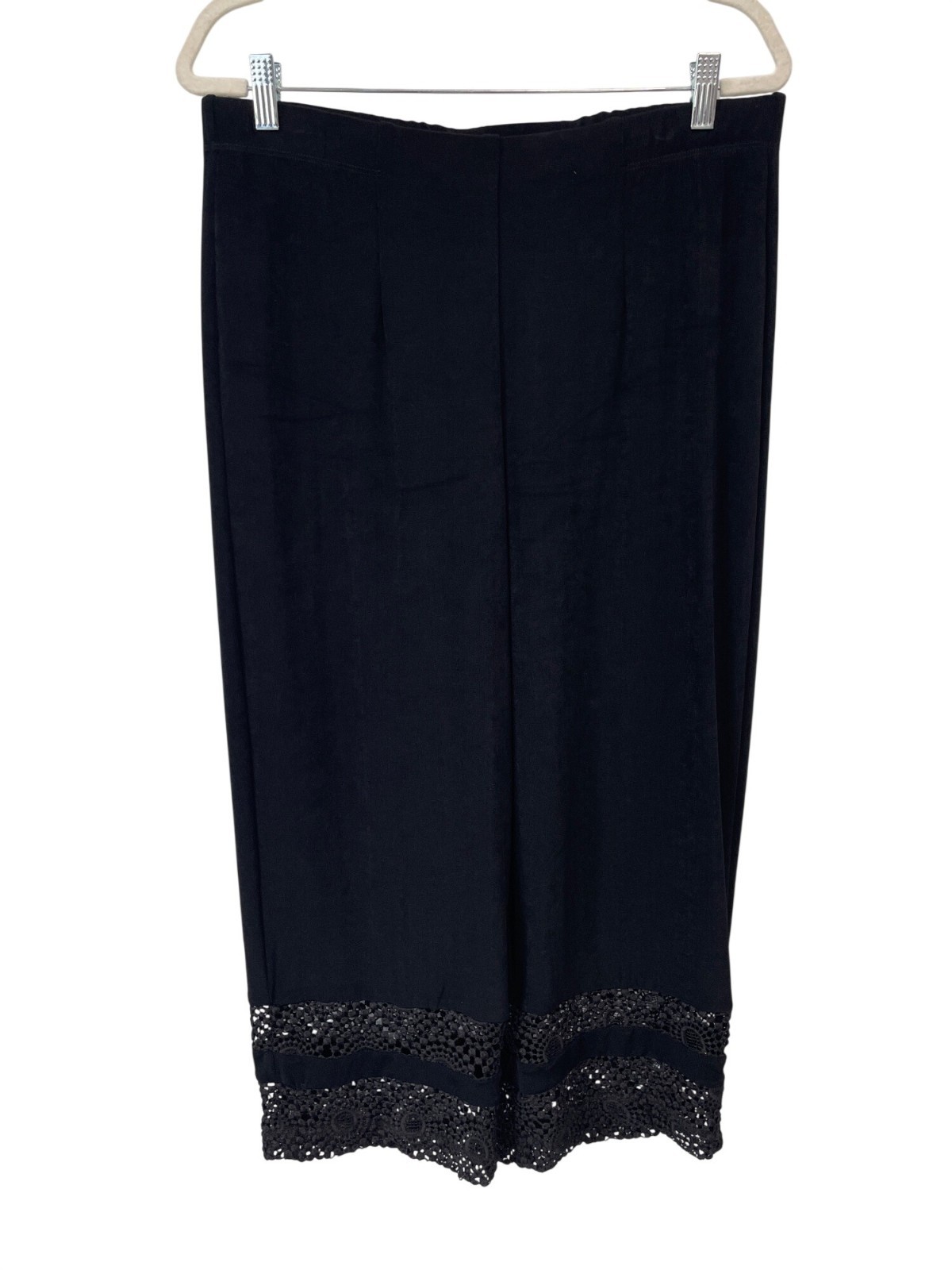 Travelers By Chicos Crop Pant Size Medium Petite Pull On Elastic Lace Hem Black