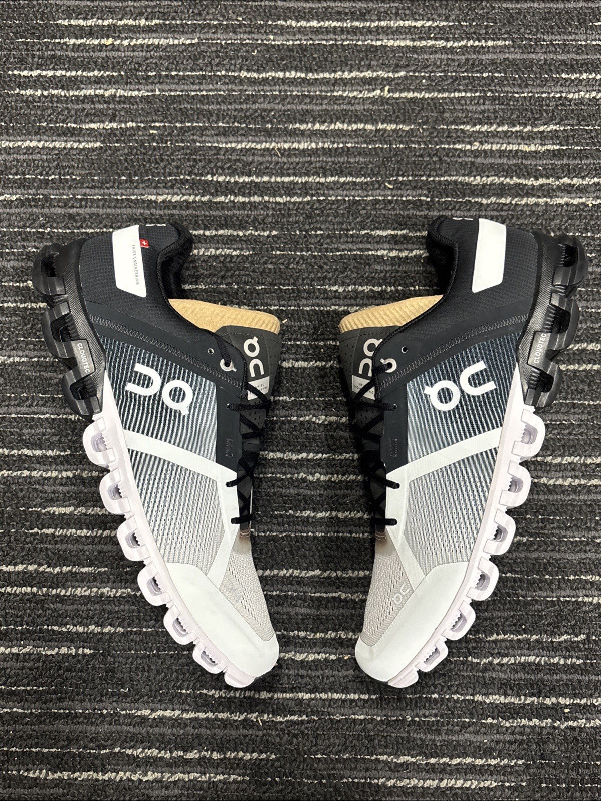 Size 11.5M - On Running Men’s Cloudflow Black & White Running Shoes Lace-Up Size 11.5M - On Running Men’s Cloudflow Black & White Running Shoes Lace-Up