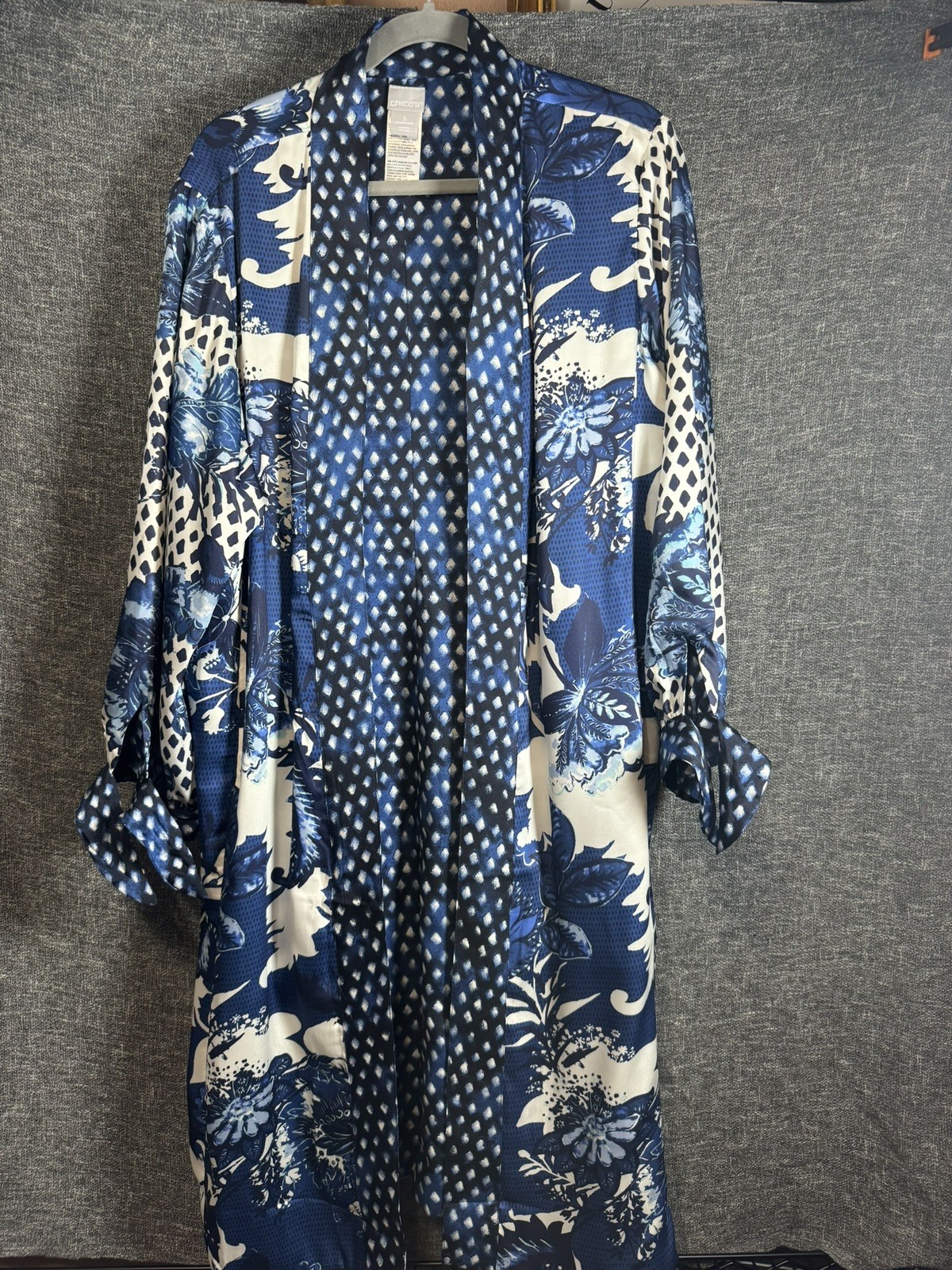 Chico\'s Blue Floral Polka Dot Satin Robe Lightweight 3/4 Sleeve Women\'s Size 3 Chico\'s Blue Floral Polka Dot Satin Robe Lightweight 3/4 Sleeve Women\'s Size 3