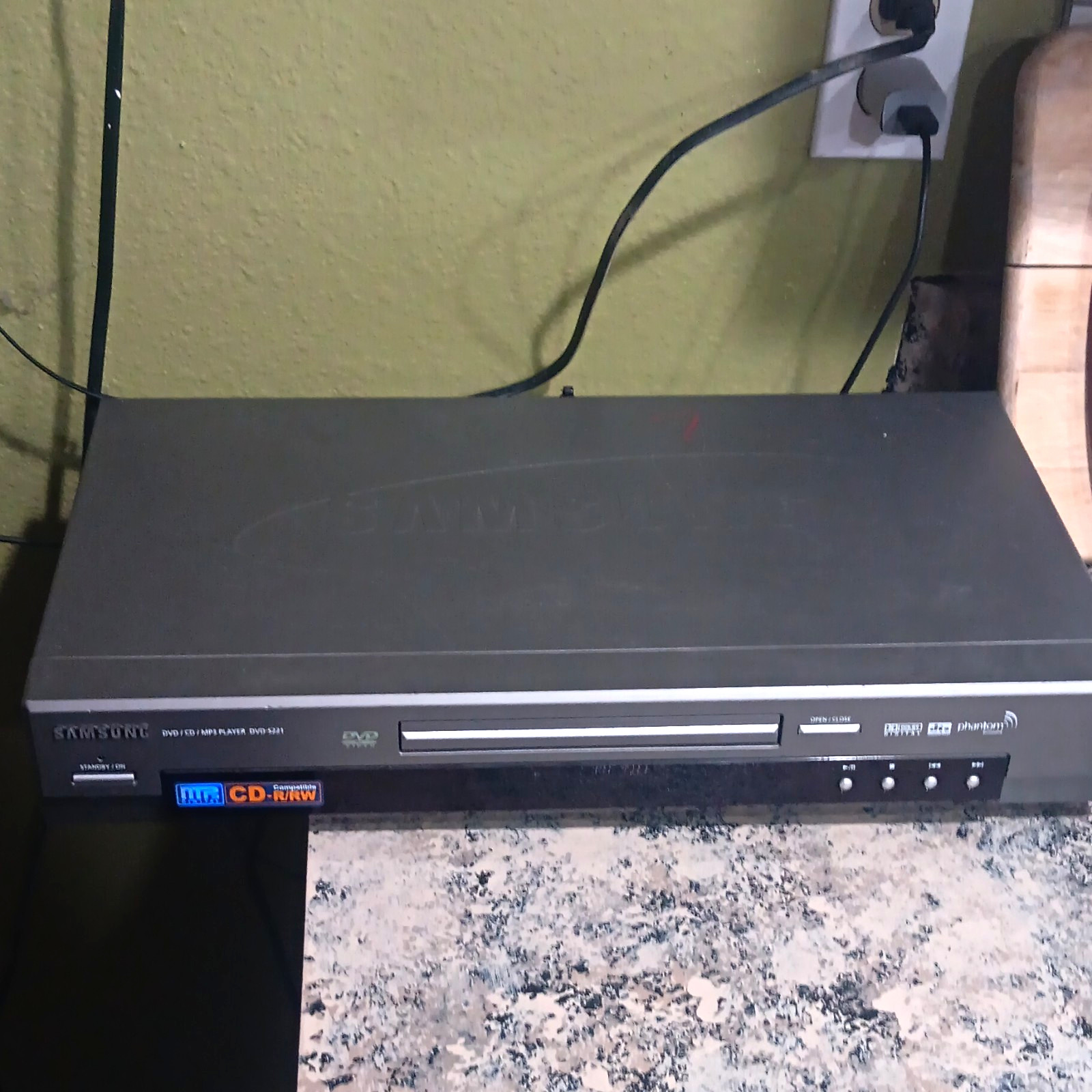 Samsung DVD-S221/XAA DVD Player Gray CD-RW Compatible w/ Remote & RCA A/V